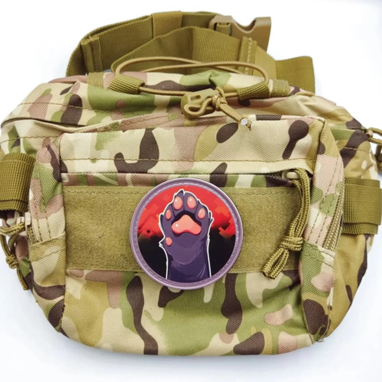 Нашивка Кошачья лапа красно-черная