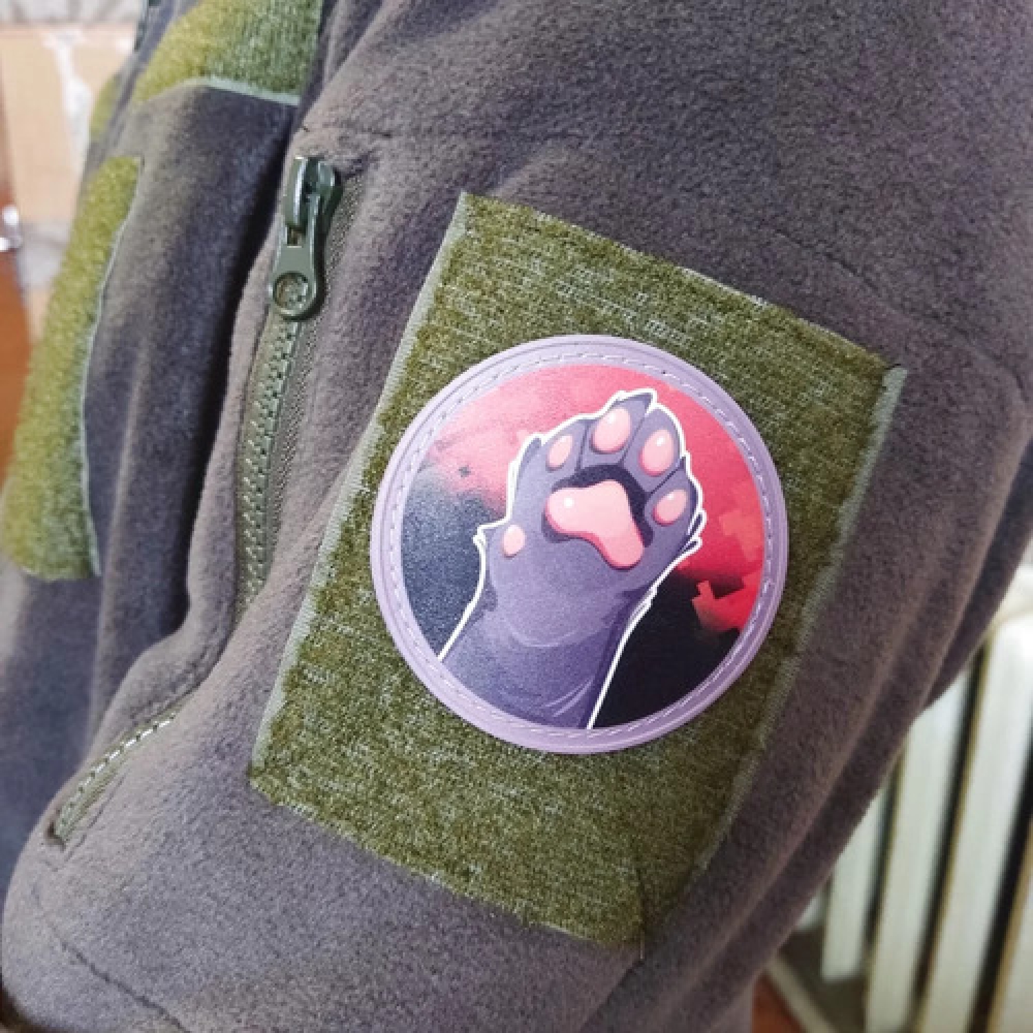 Нашивка Котяча лапа червоно-чорна