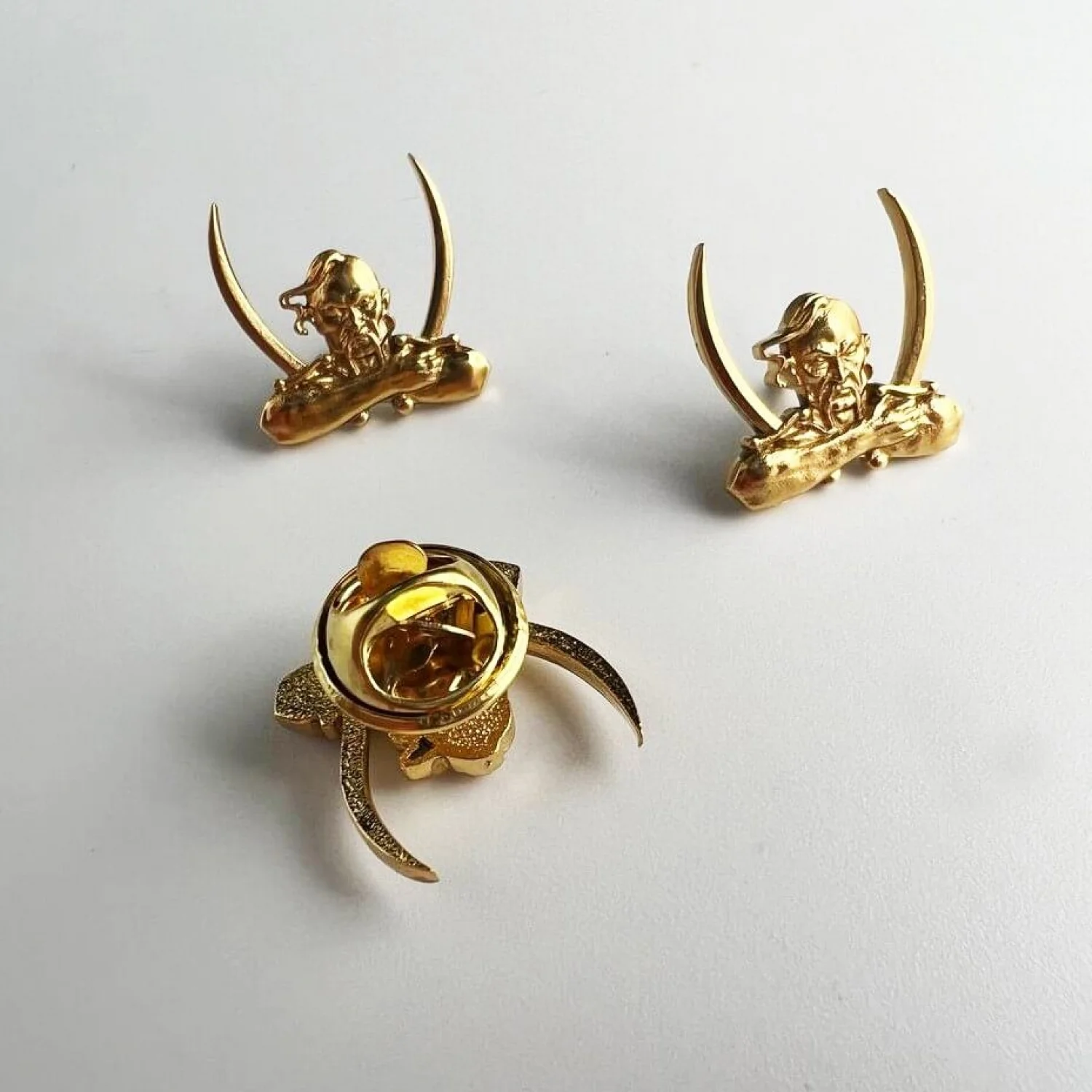 Набор из 3х значков "Украинский этно супергерой Казак с саблями"