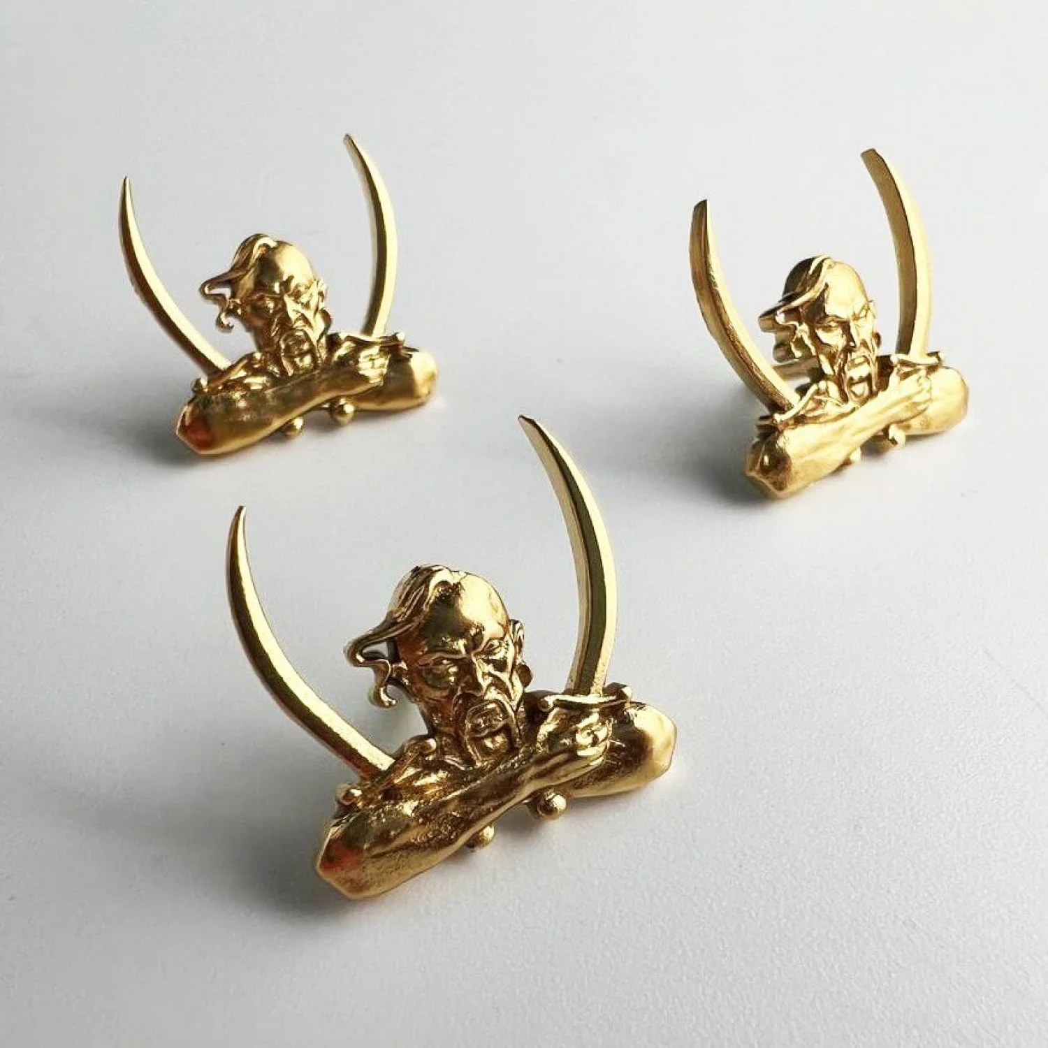 Набор из 3х значков "Украинский этно супергерой Казак с саблями"