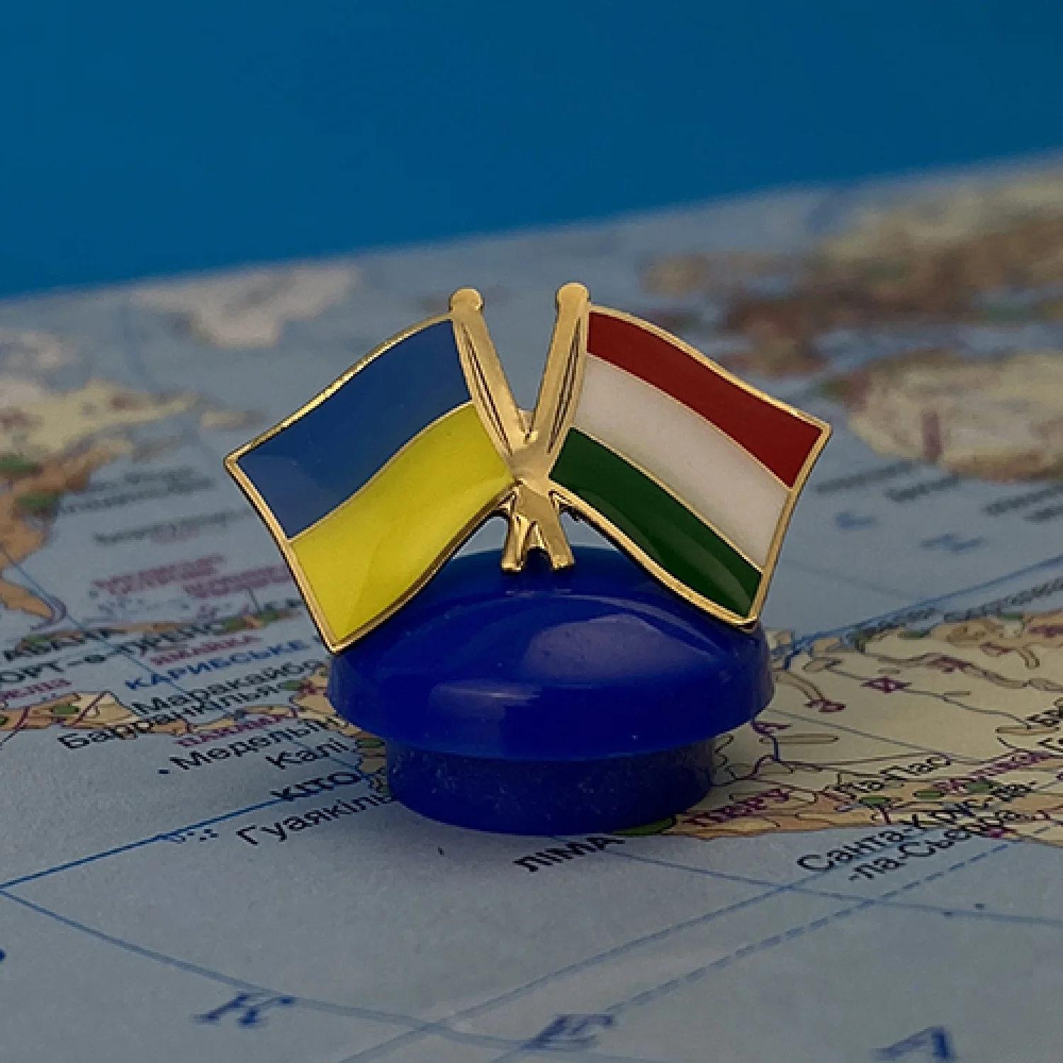 Значок Флаг Украины / Венгрия (позолота)