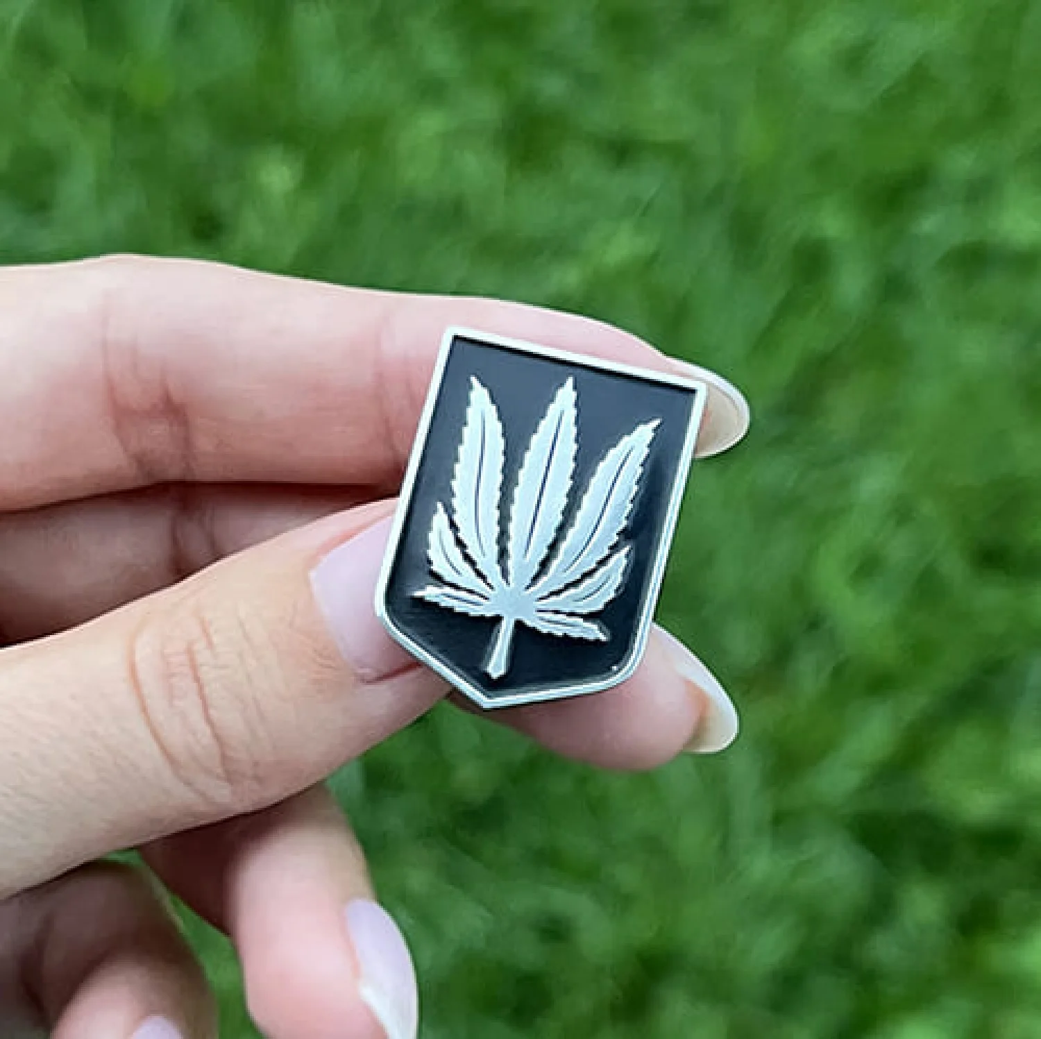 Значок Конопля черная