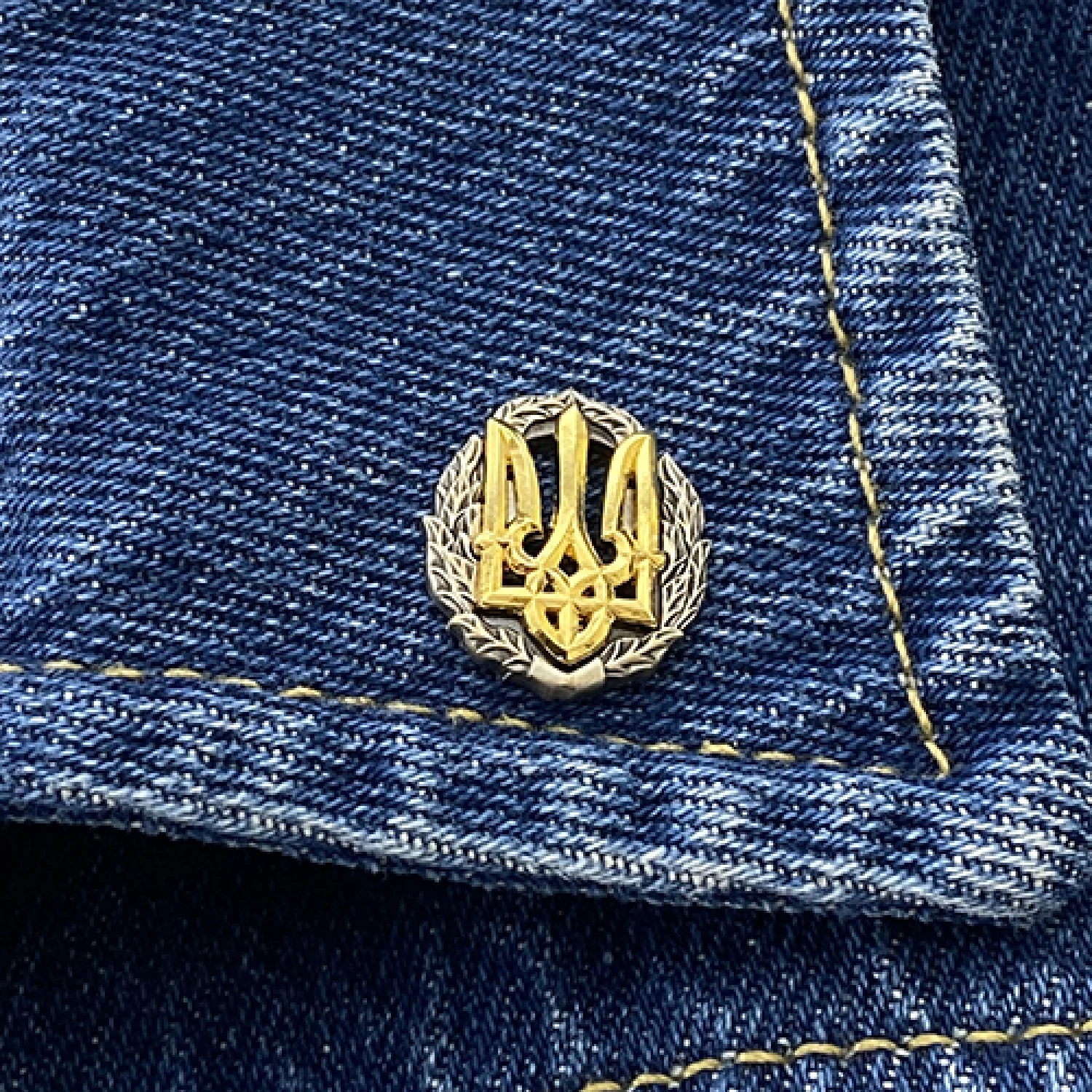 Значок Герб України Тризуб на вінку