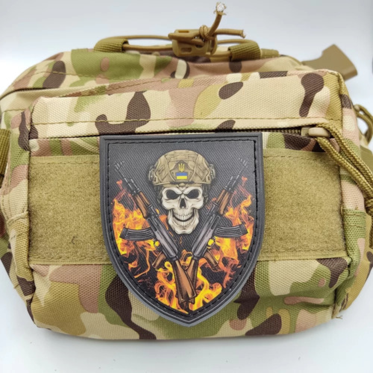 Шеврон Череп в огне