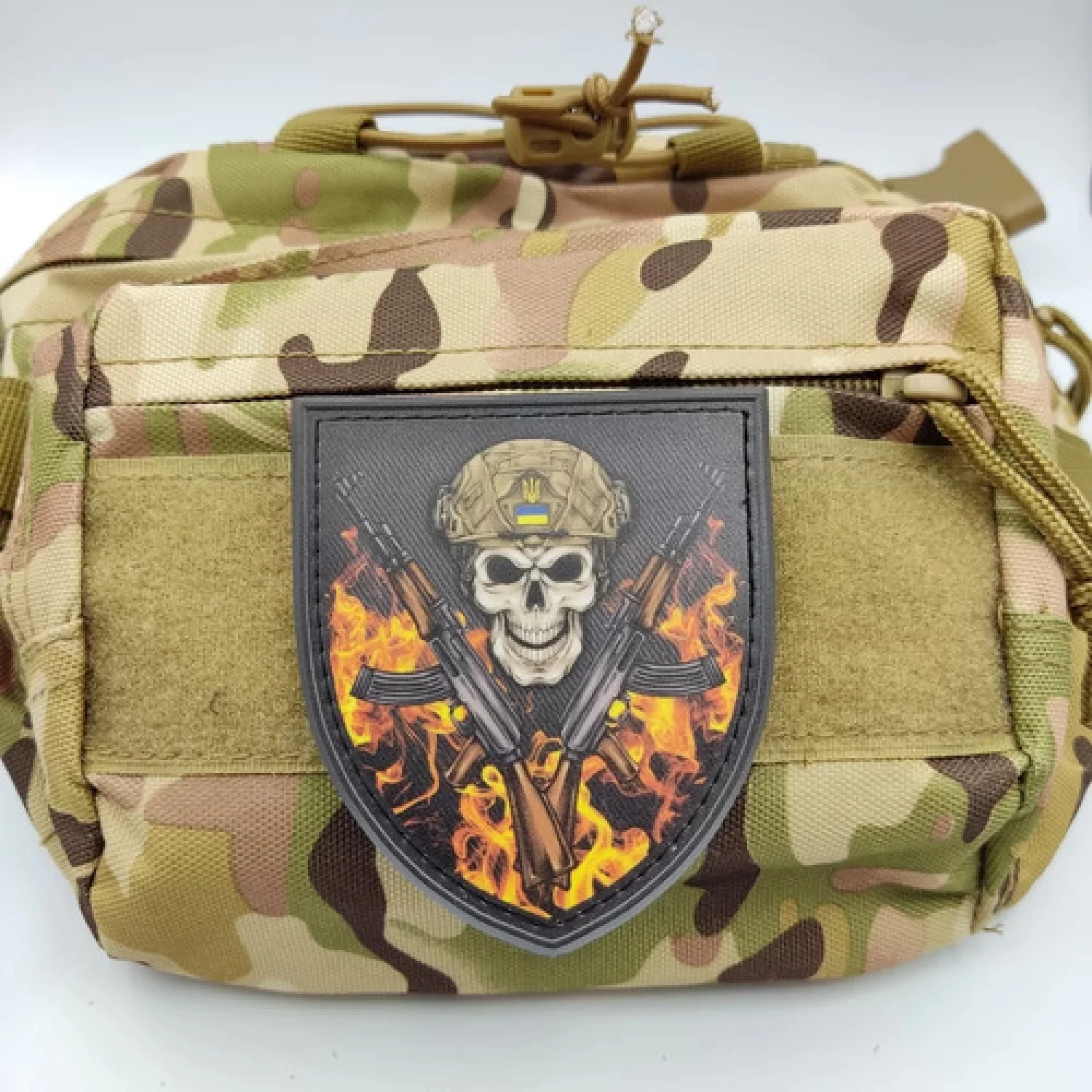 Шеврон Череп в огне