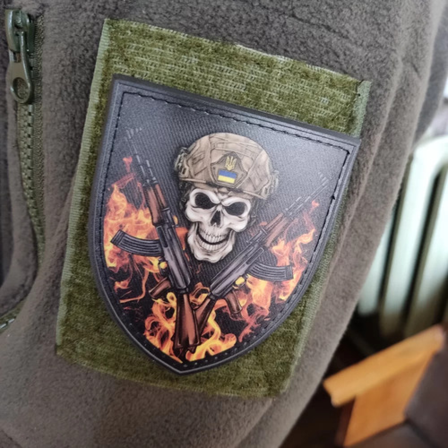 Шеврон Череп в огне