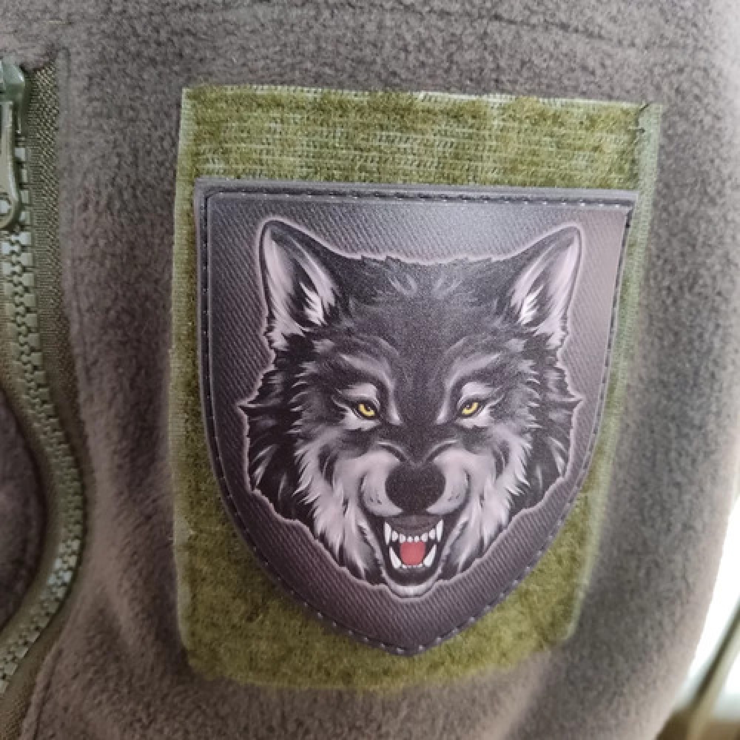 Шеврон Волк черный