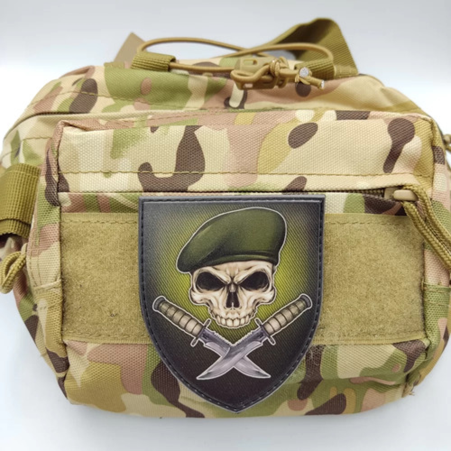 Шеврон Череп в береті з ножами