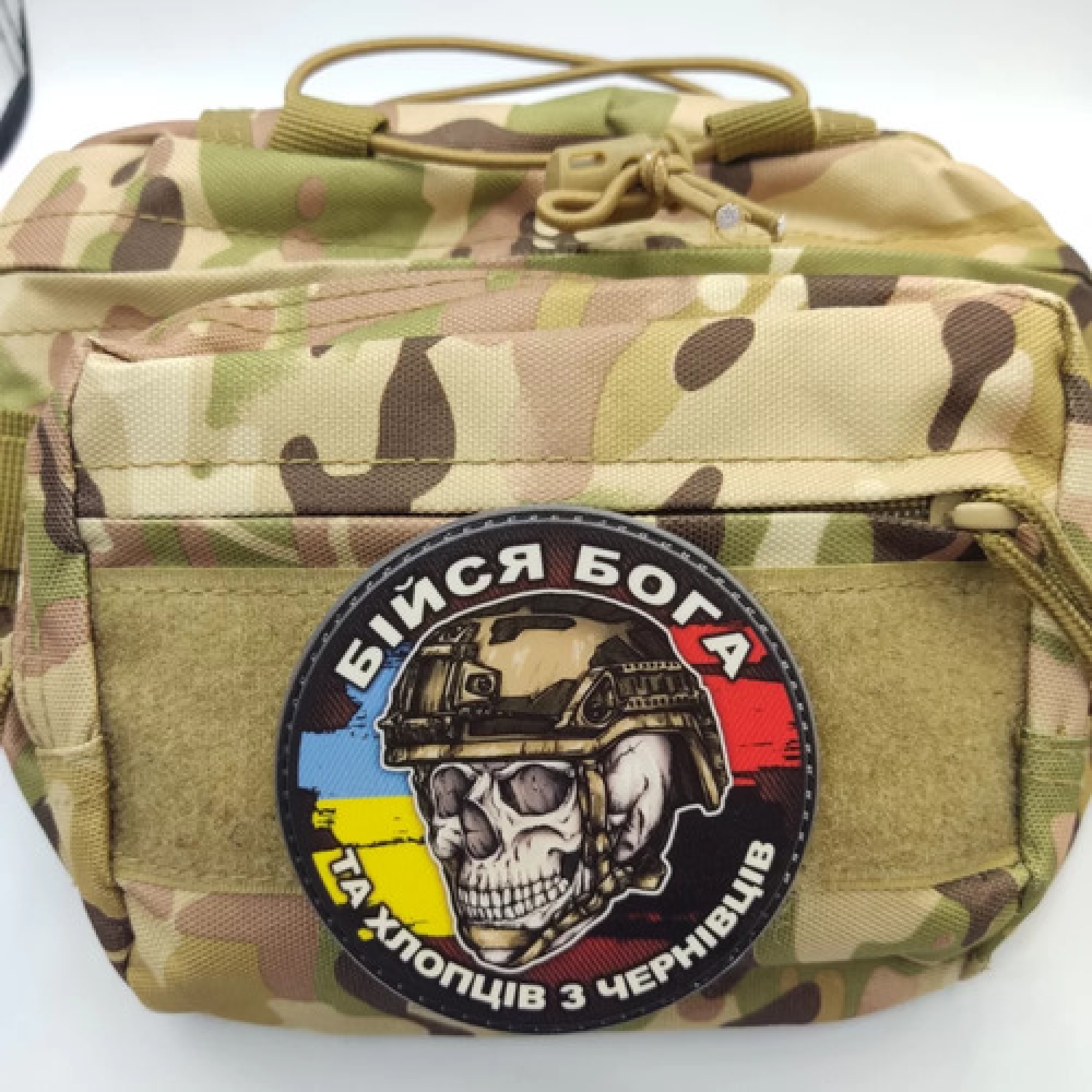 Шеврон череп з прапорами Бійся Бога та хлопців з Чернівців