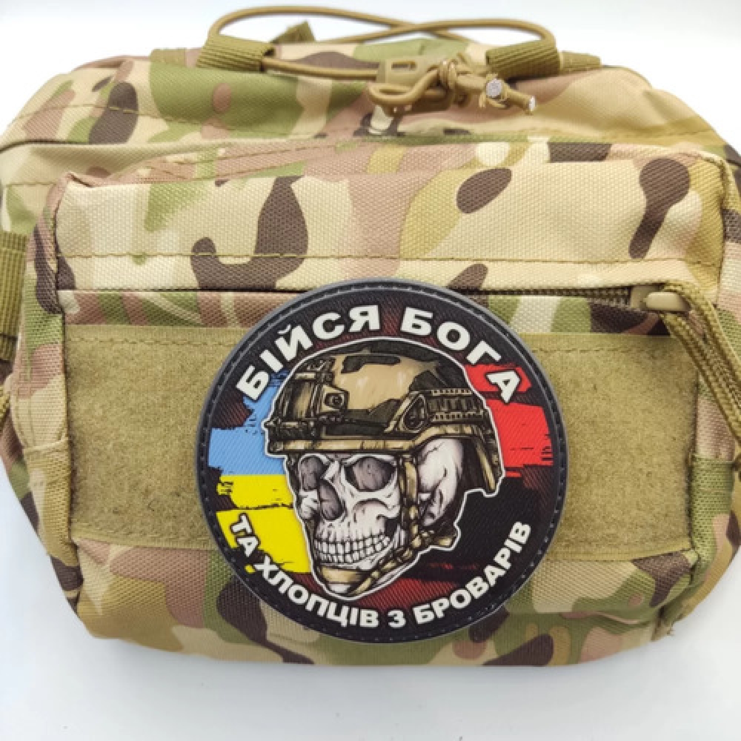 Шеврон череп з прапорами Бійся Бога та хлопців з Броварів