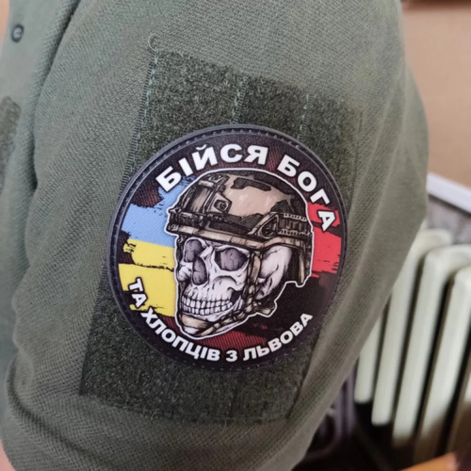 Шеврон череп з прапорами Бійся Бога та хлопців з Львова