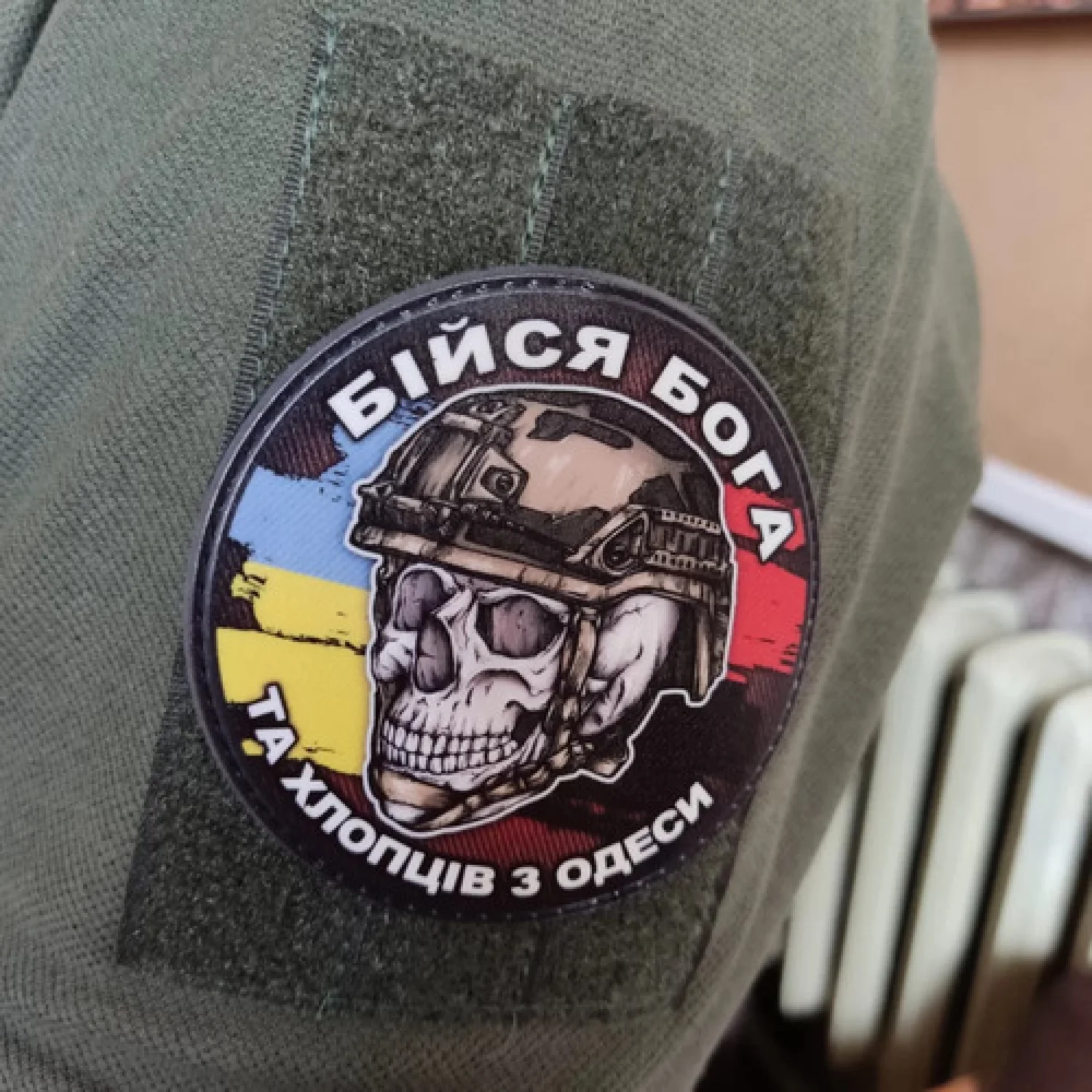 Шеврон череп з прапорами Бійся Бога та хлопців з Одеси