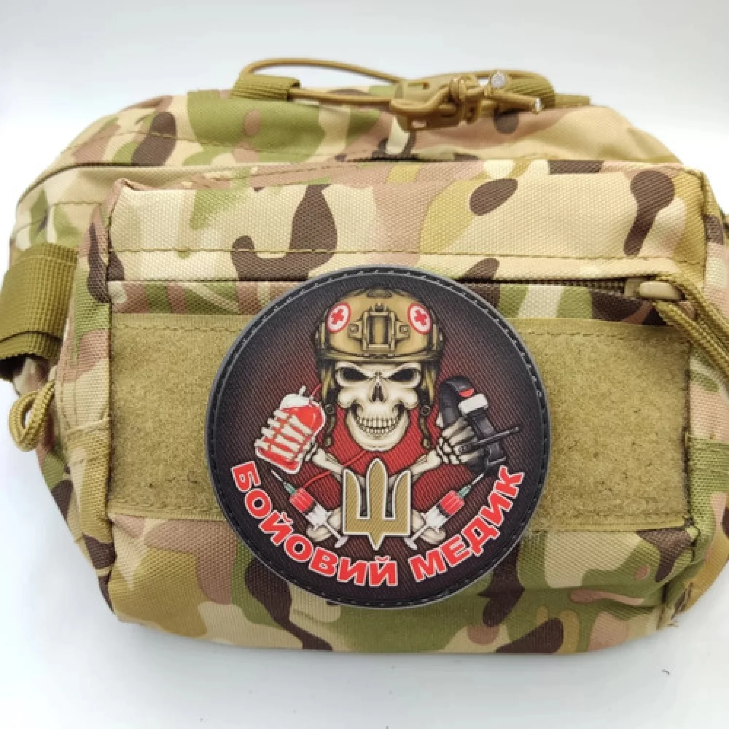 Шеврон бойовий медик олива круглий