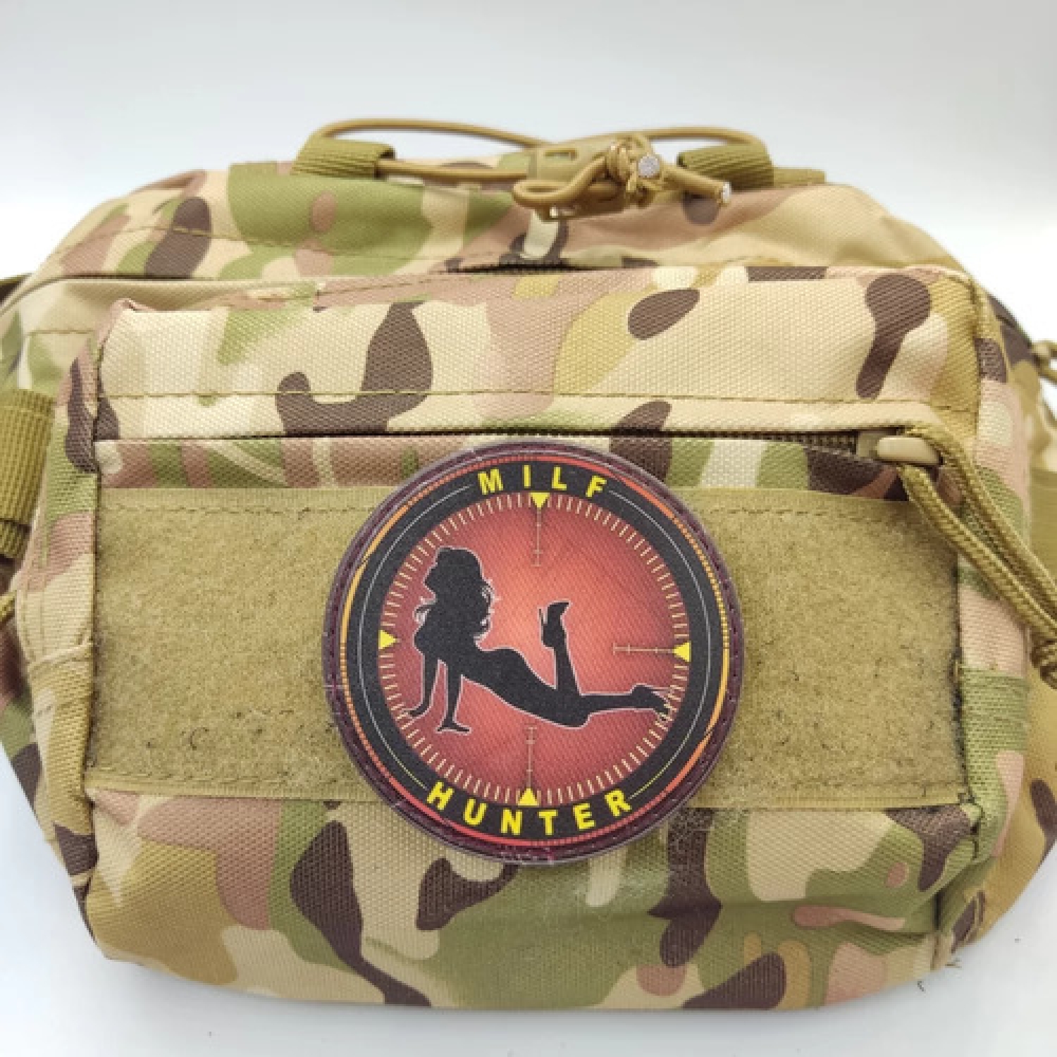 Шеврон Milf Hunter в красном прицеле