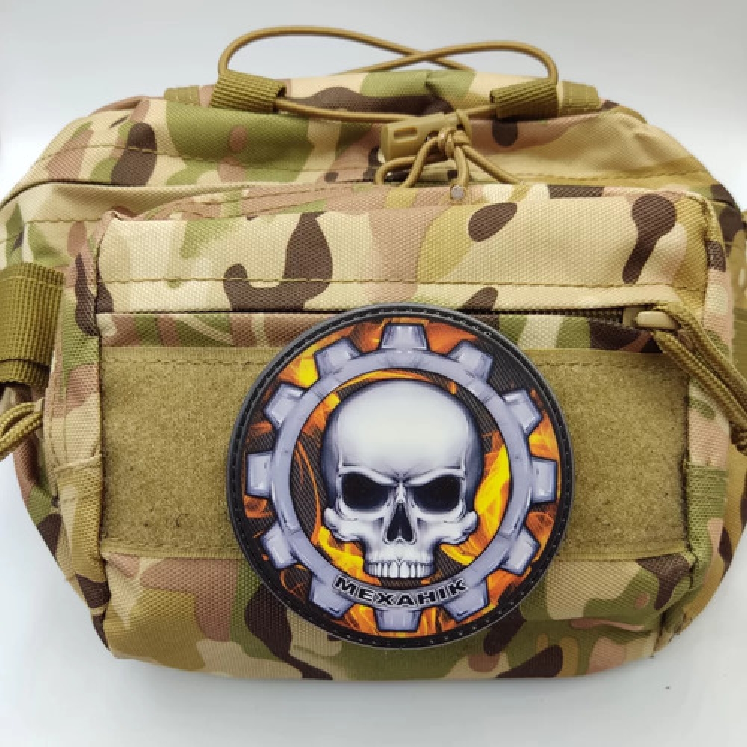 Шеврон Механик пиксель огонь