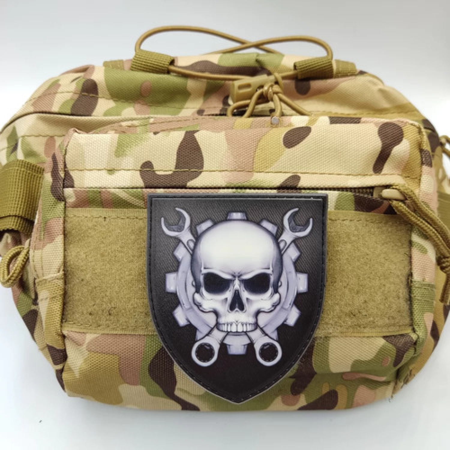 Шеврон череп с ключами