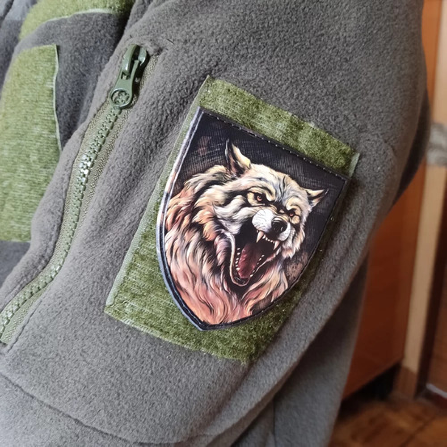 Шеврон Волк с открытой пастью