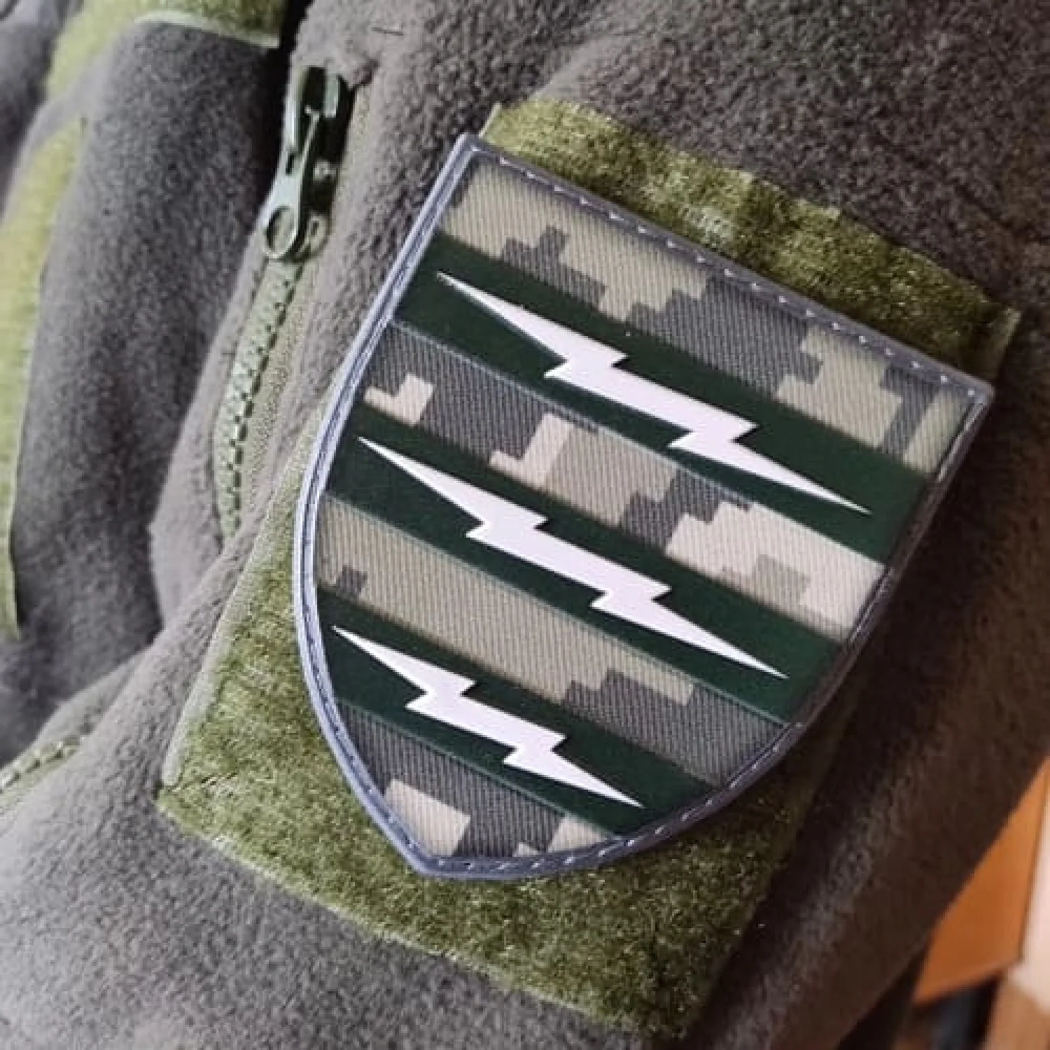 Шеврон ЗСУ 3 окрема бригада зв'язку піксель