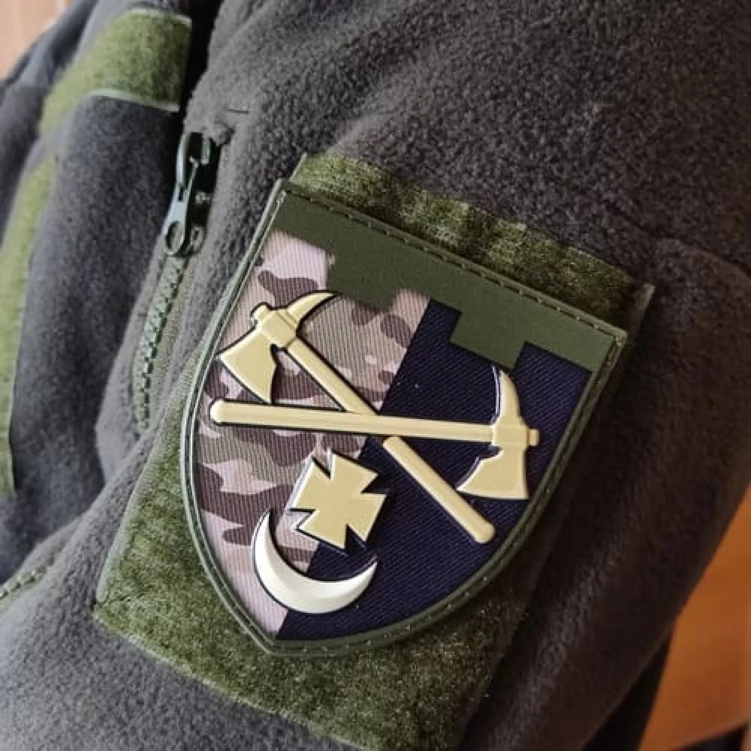 Шеврон ВСУ ТРО А4780 2 топора крест и луна мультикам