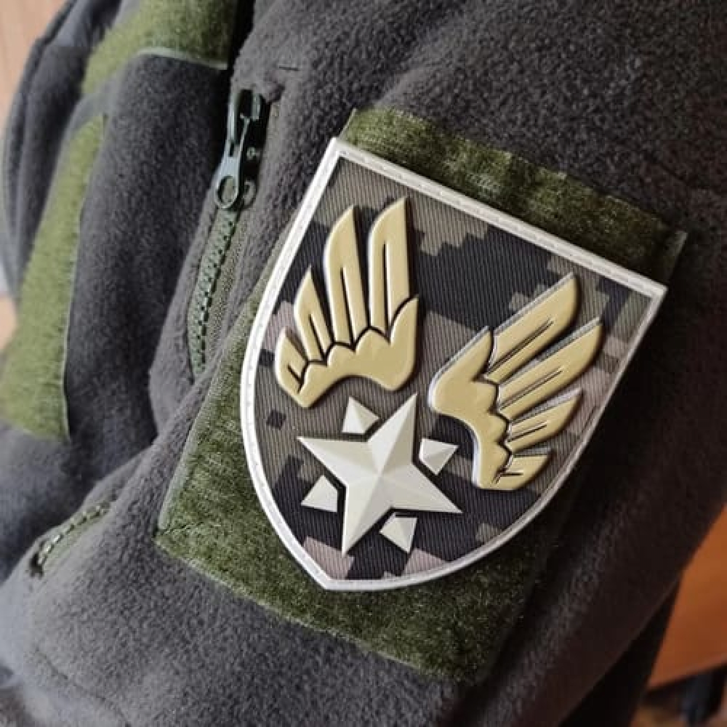Шеврон ЗСУ А1977 зірка з крилами піксель