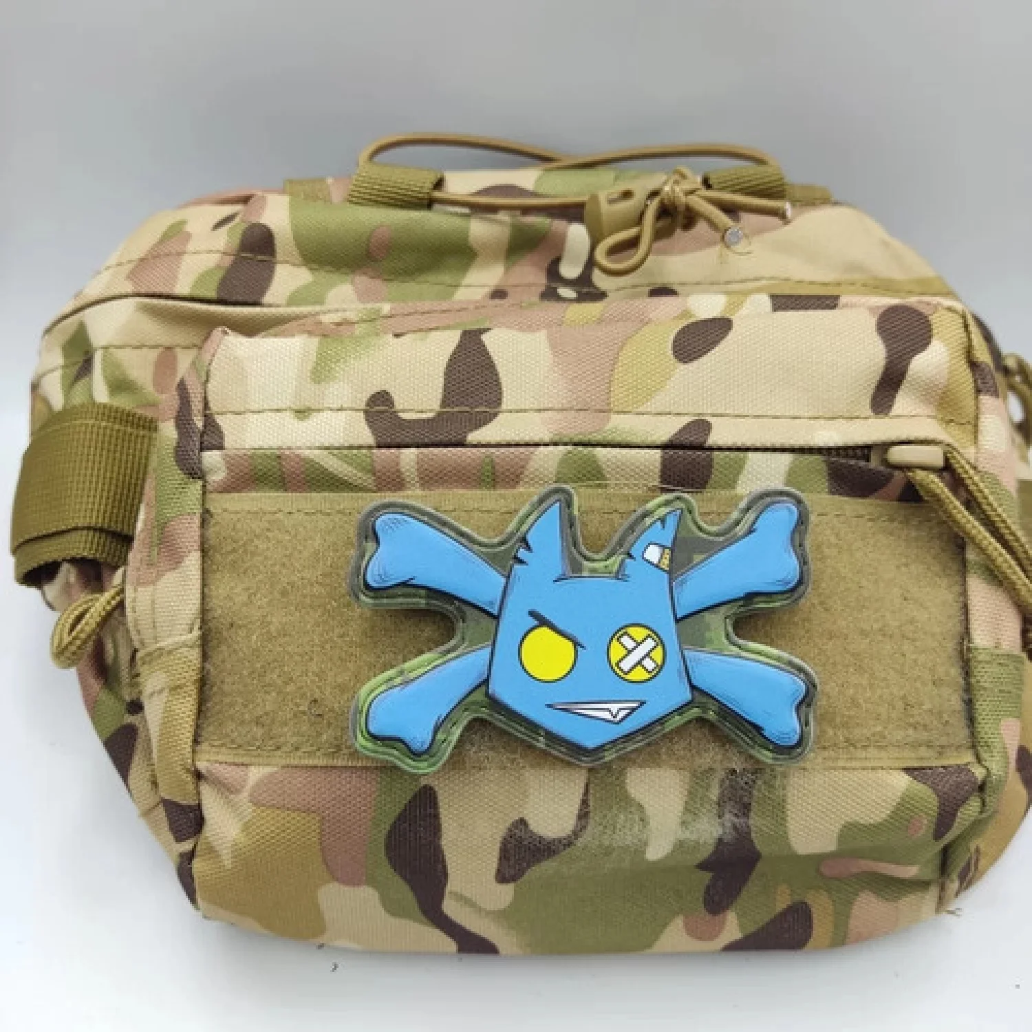 Шеврон Чертенок с костями голубой