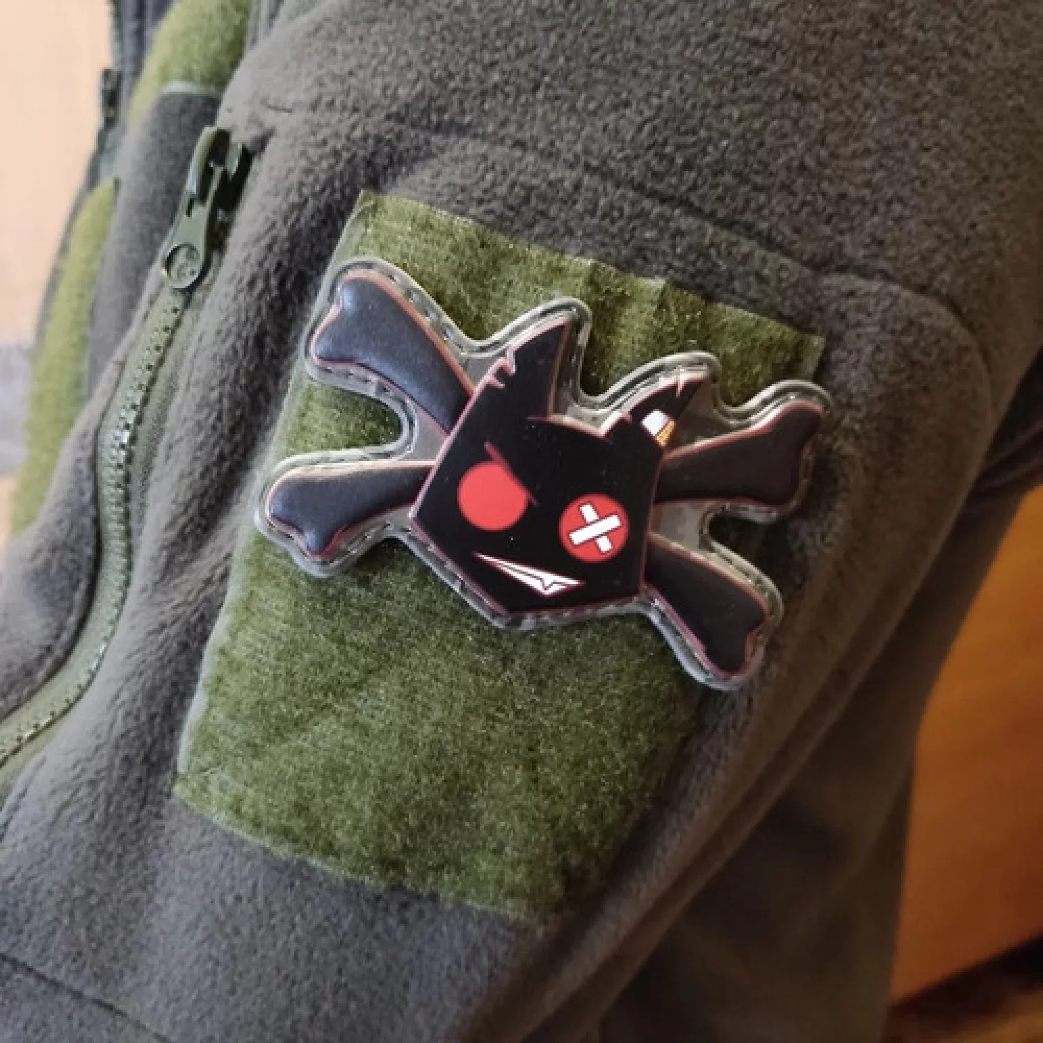 Шеврон Чортеня з кістками чорний