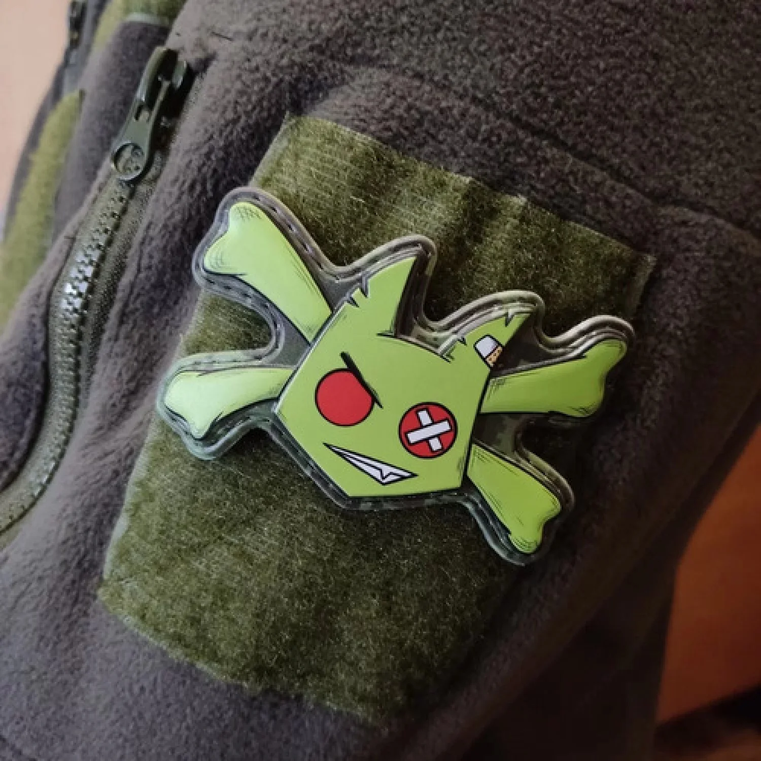 Шеврон Чертенок с костями салатовый