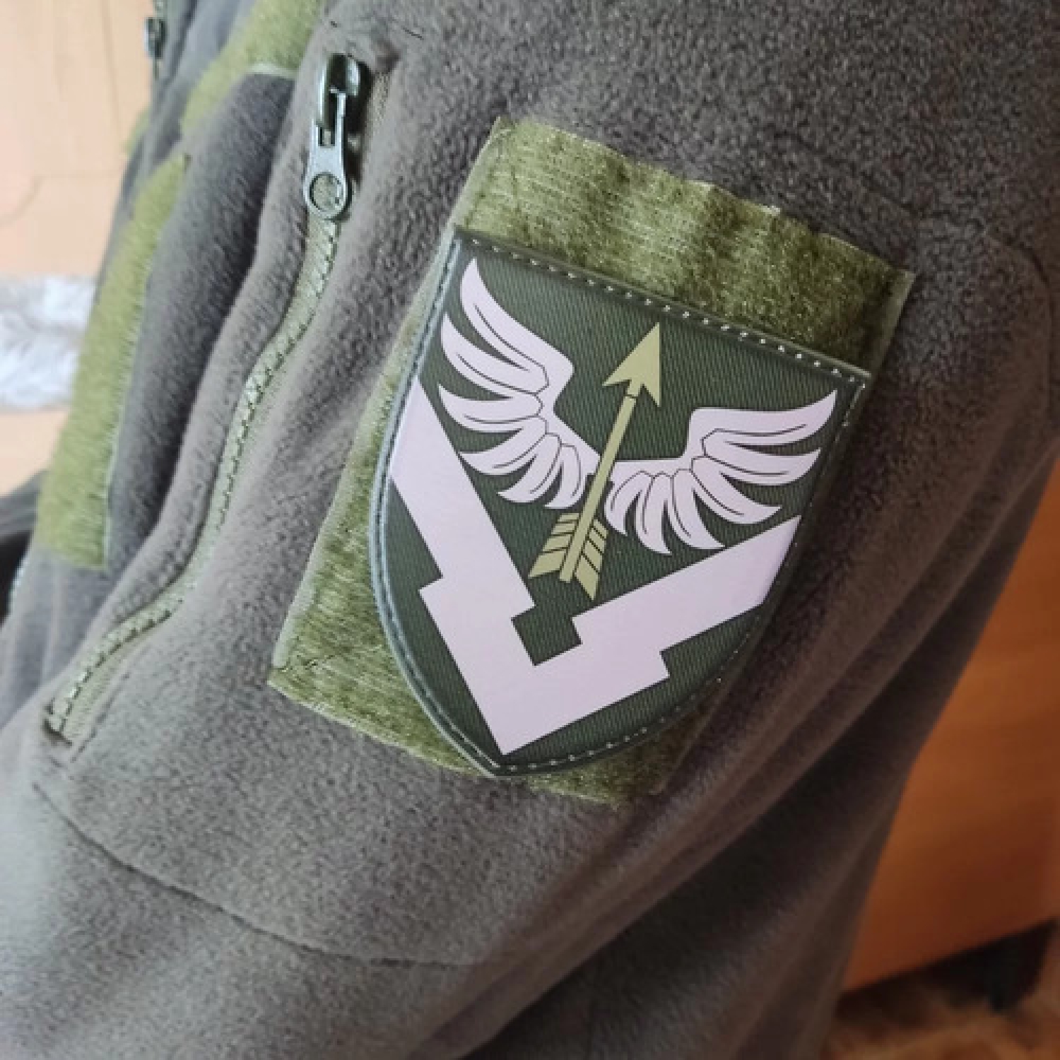 Шеврон ЗСУ 433 база зберігання озброєння і техніки олива