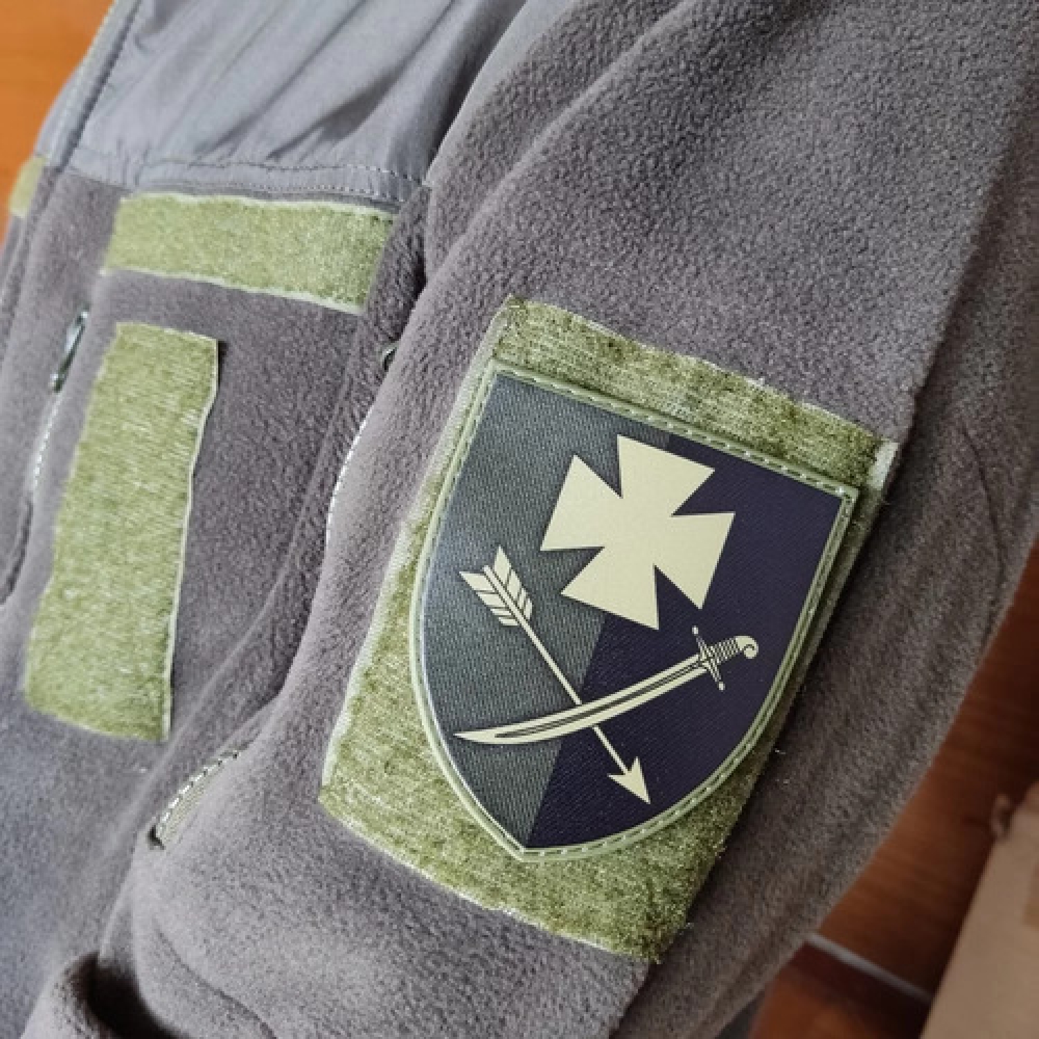 Шеврон ЗСУ 44 ОМБр олива