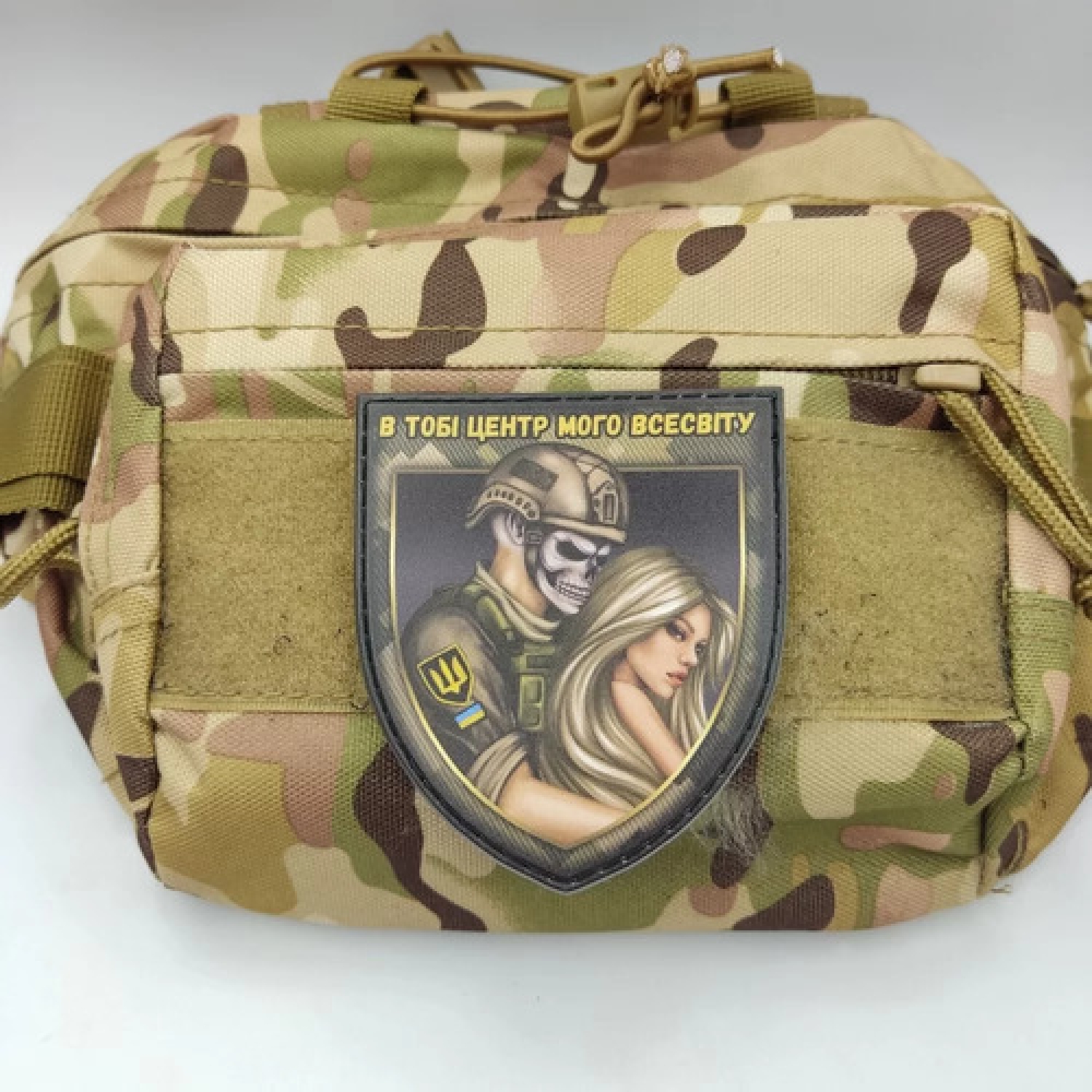 Шеврон В тобі центр мого всесвіту блондинка