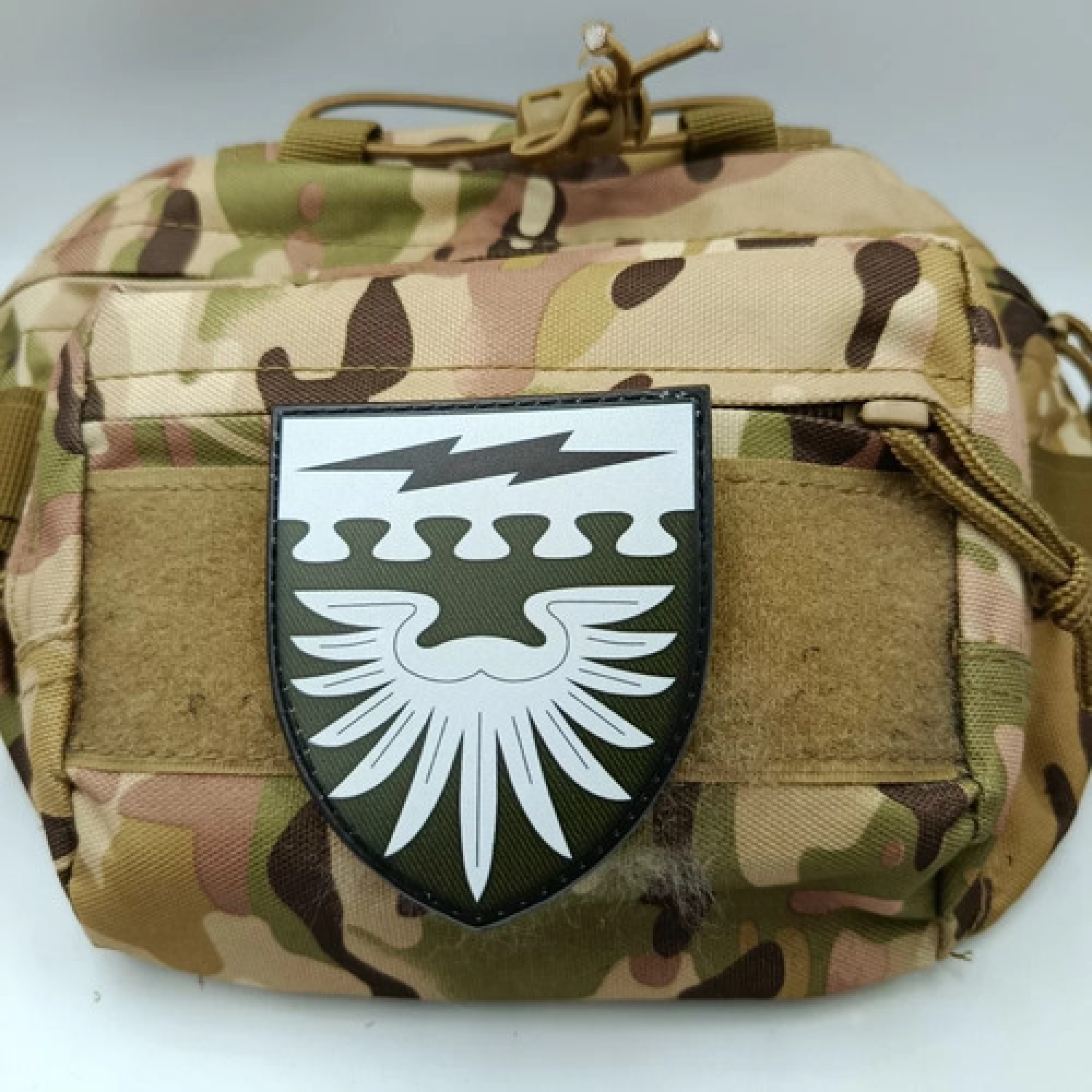 Шеврон ЗСУ 182 об'єднаний інформаційно-телекомунікаційний вузол