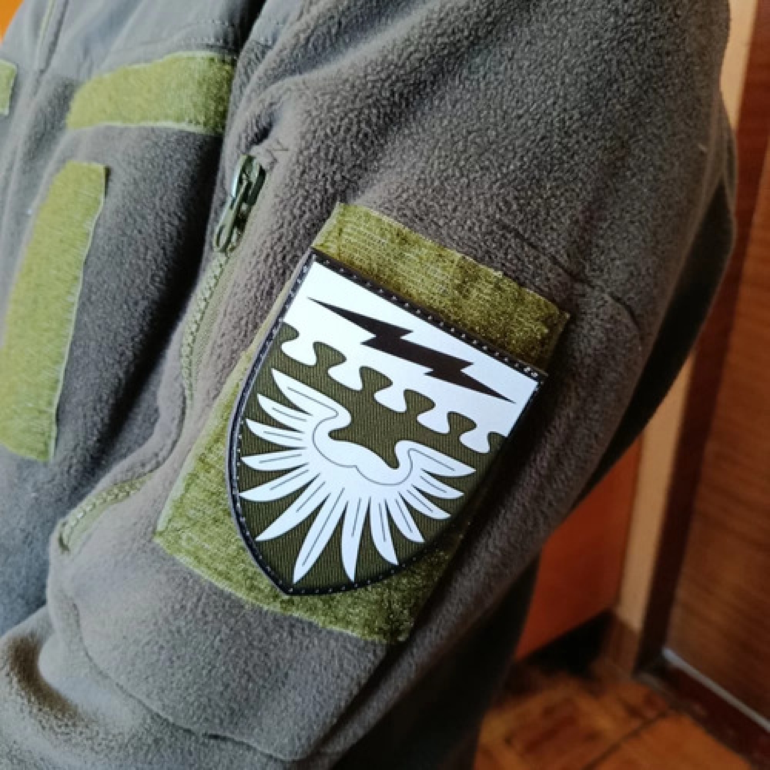 Шеврон ЗСУ 182 об'єднаний інформаційно-телекомунікаційний вузол