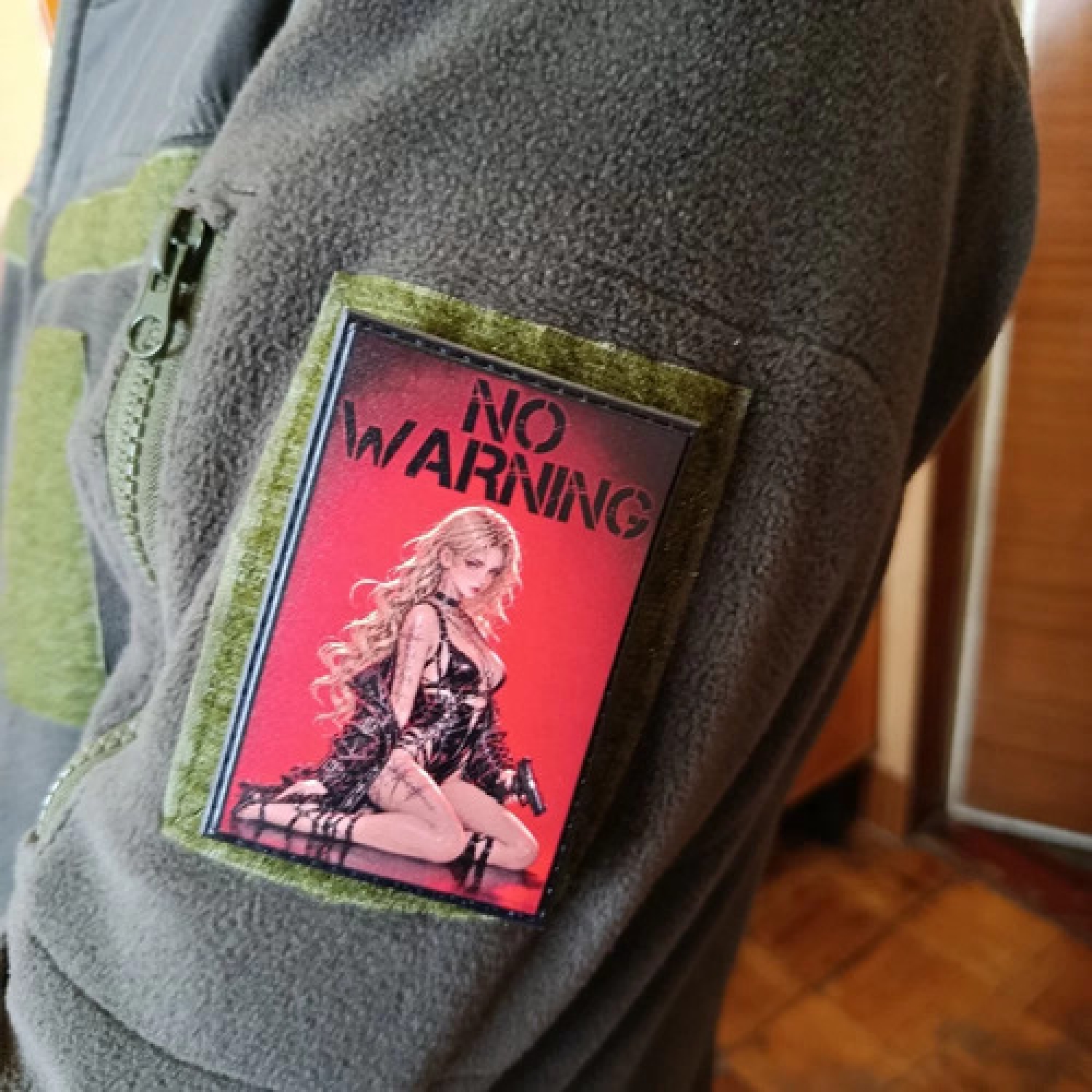 Шеврон No warning