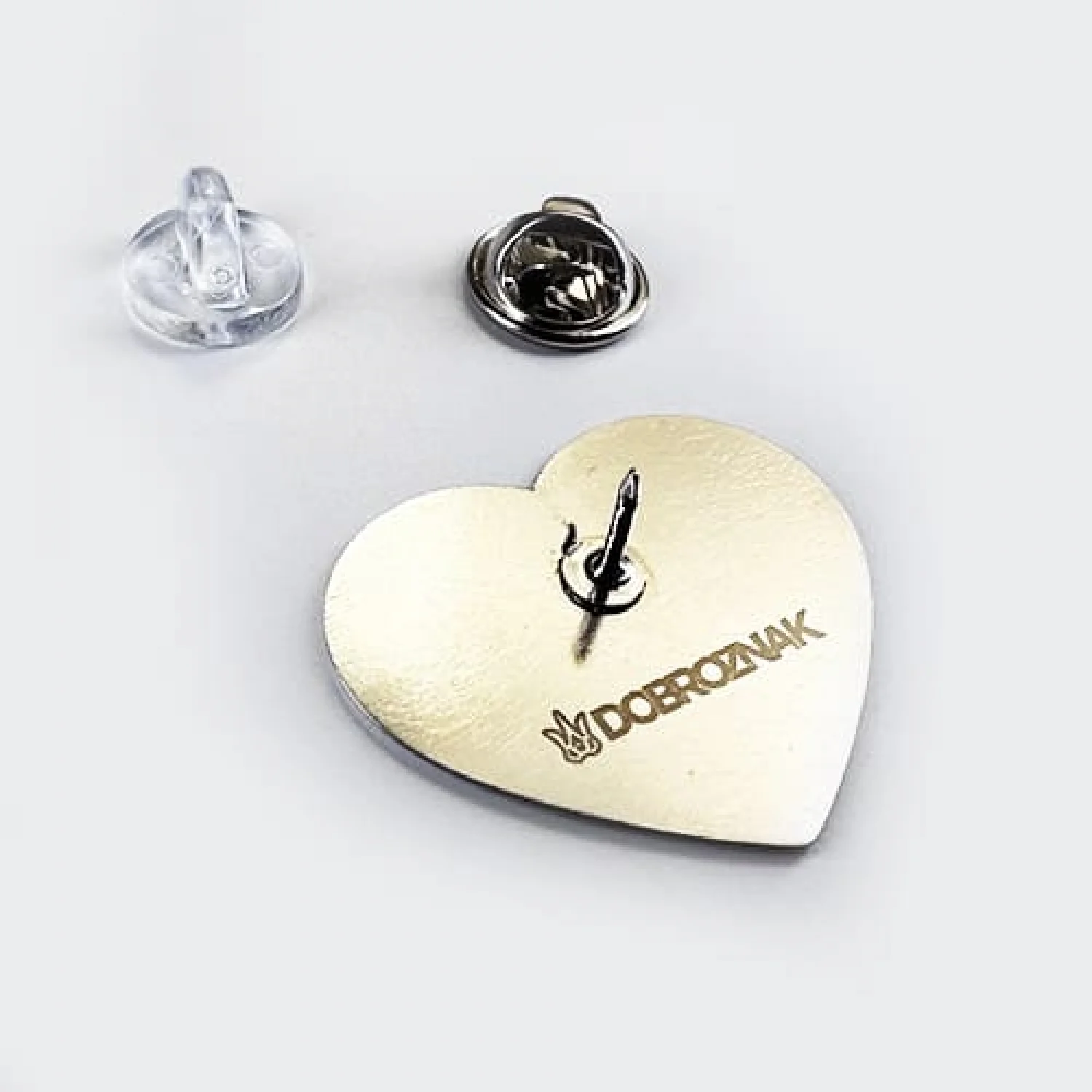 Пін на одяг Серце голуб