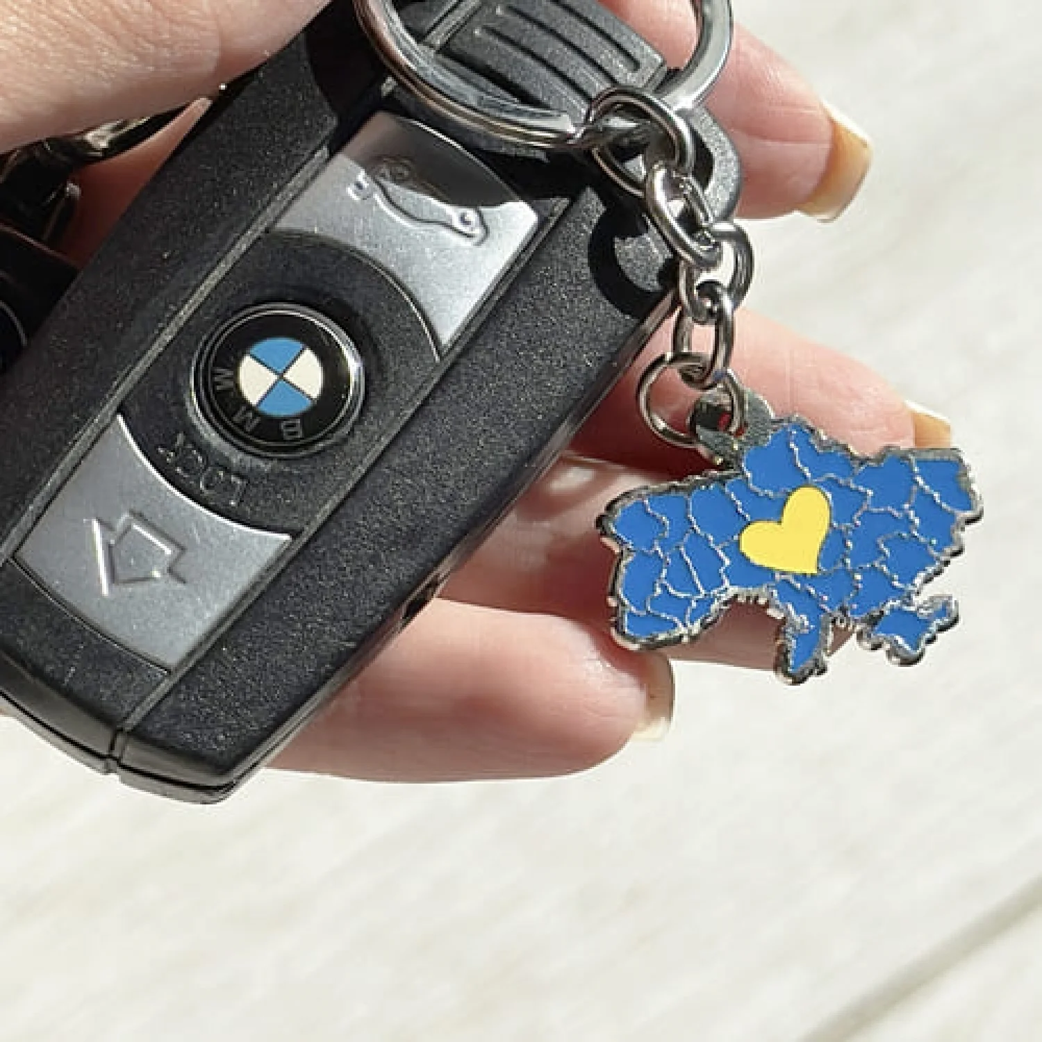 Брелок Україна, жовте серце