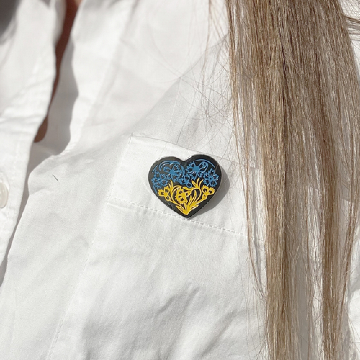 Пин на одежду Сердце цветы