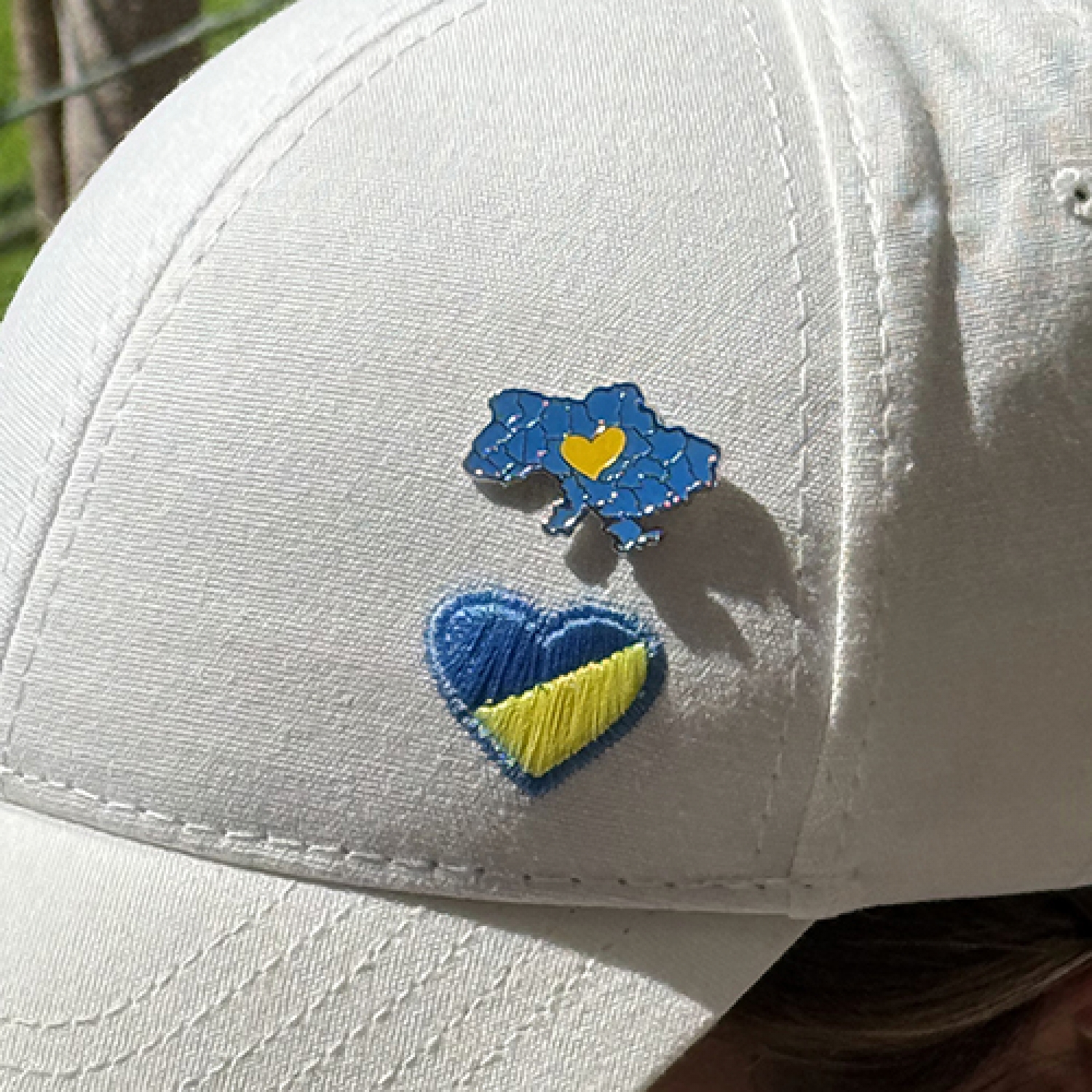 Значок Україна, жовте серце