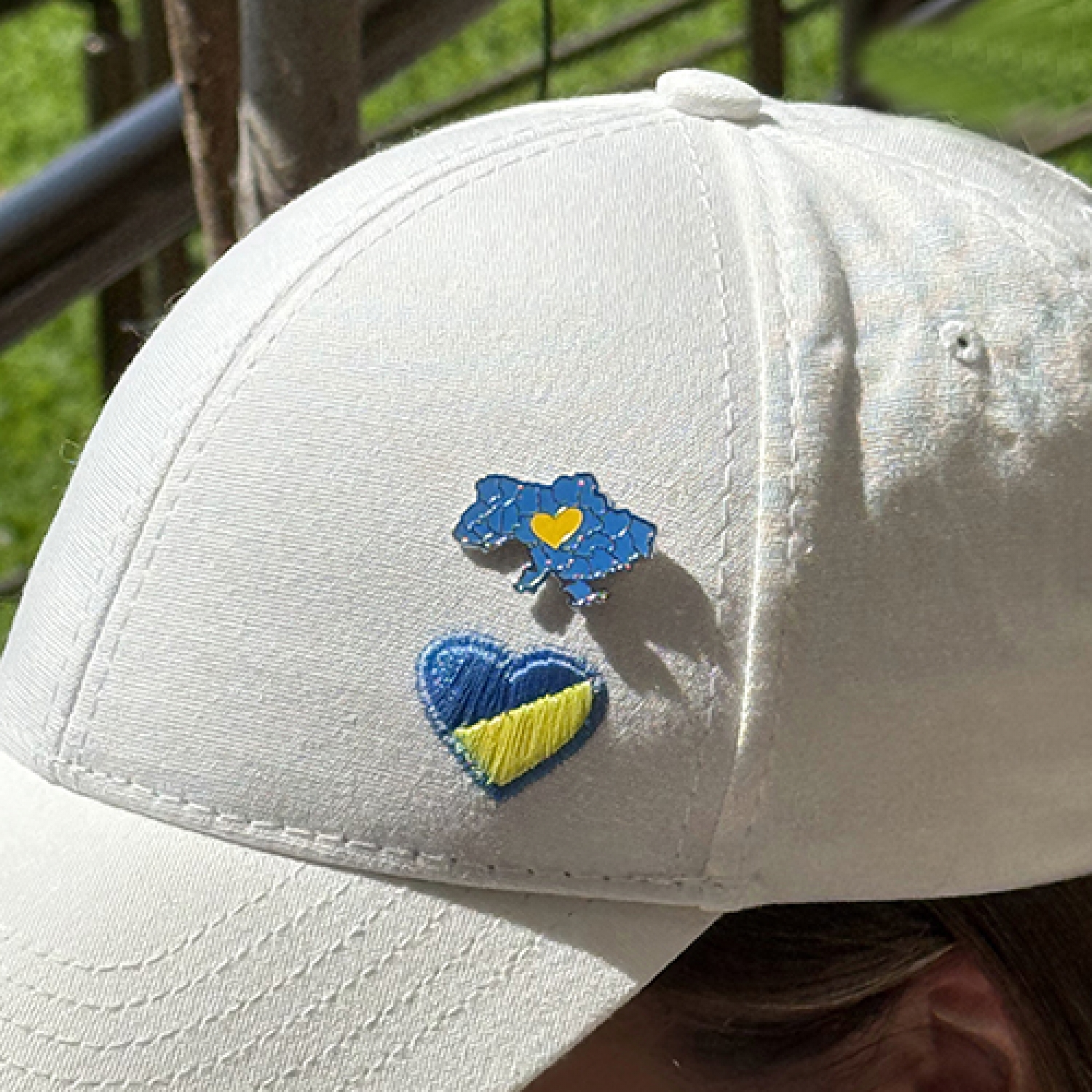 Значок Україна, жовте серце