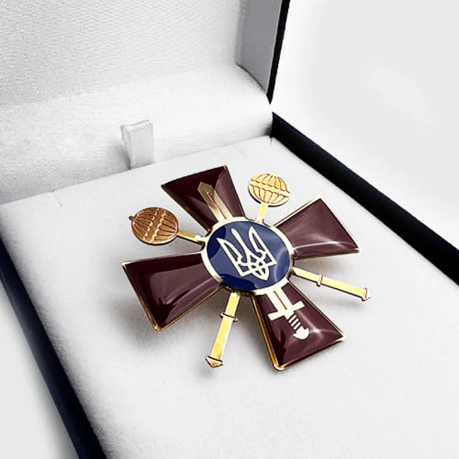 Набір Футляр + Кокарда Міністерства оборони України