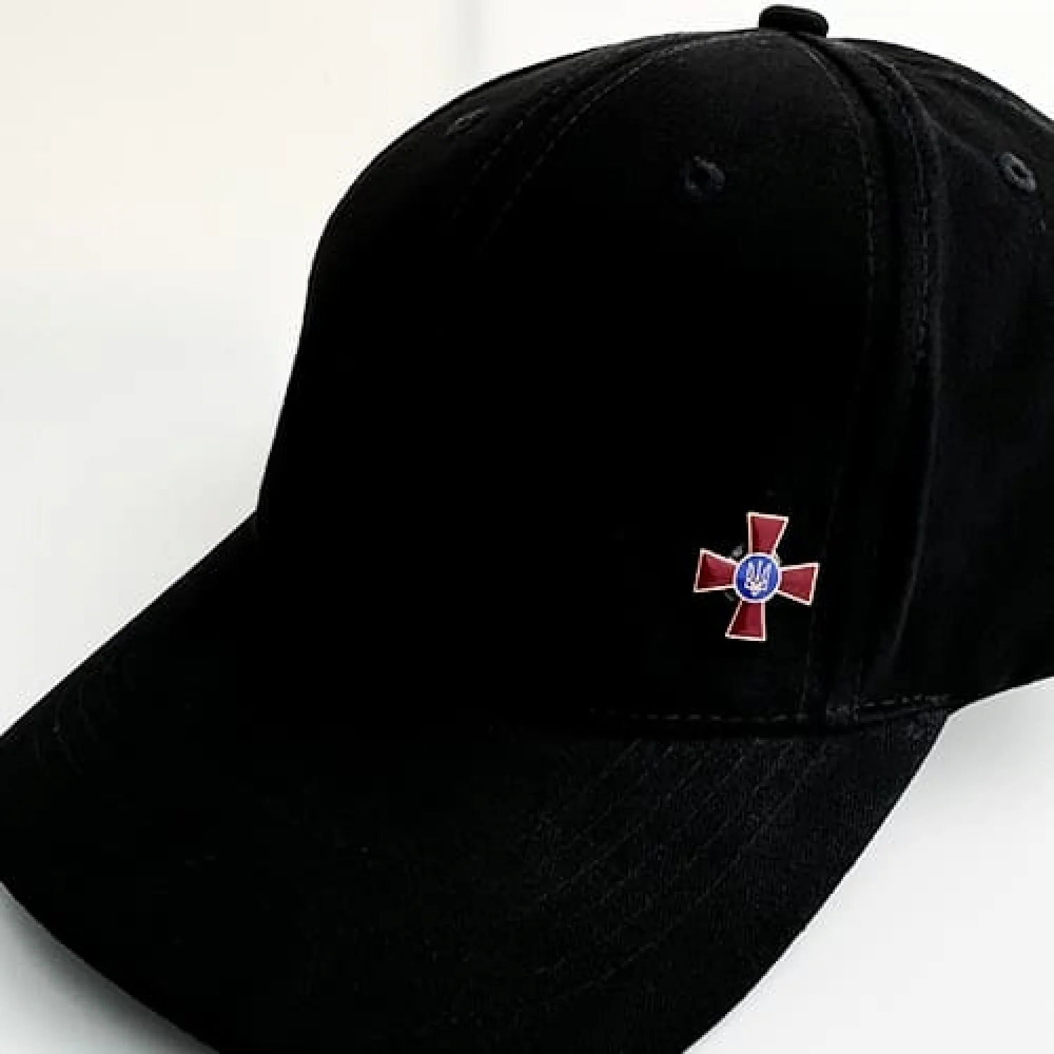 Значок на кнопці на бейсболку ЗСУ (Збройних сил України)