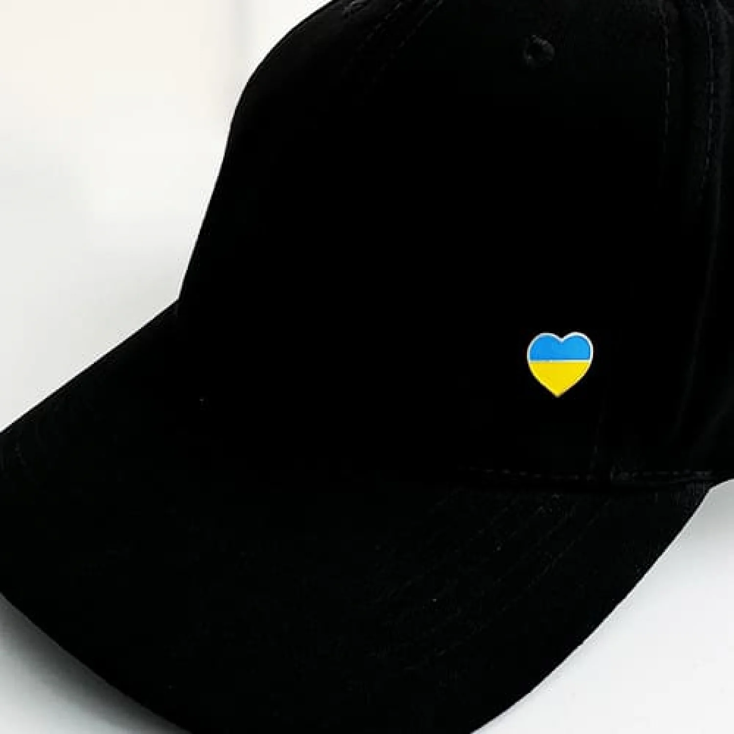 Значок на кнопці на бейсболку Серце України