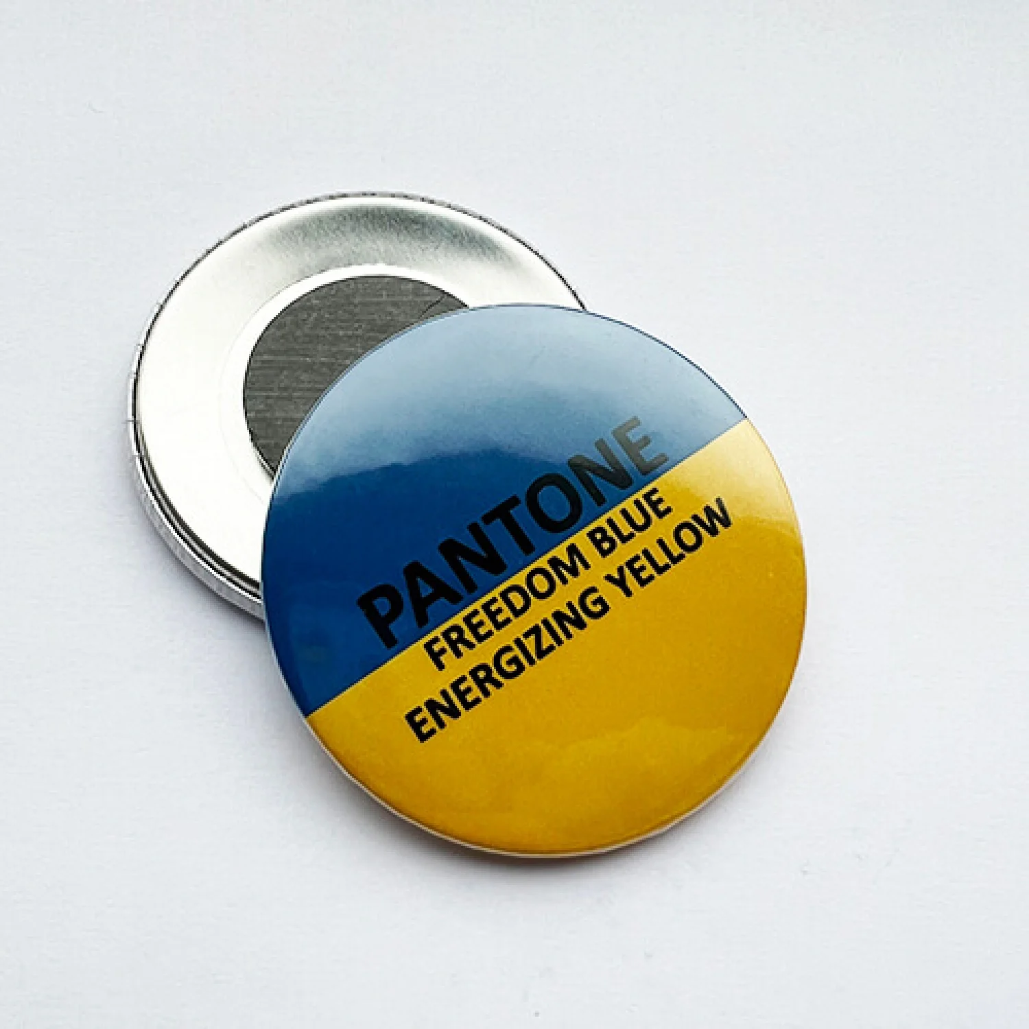 Магнит закатный Флаг Pantone 56 мм