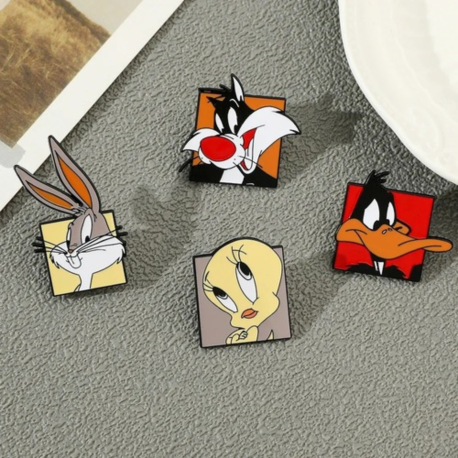 Значки Луні Тунс