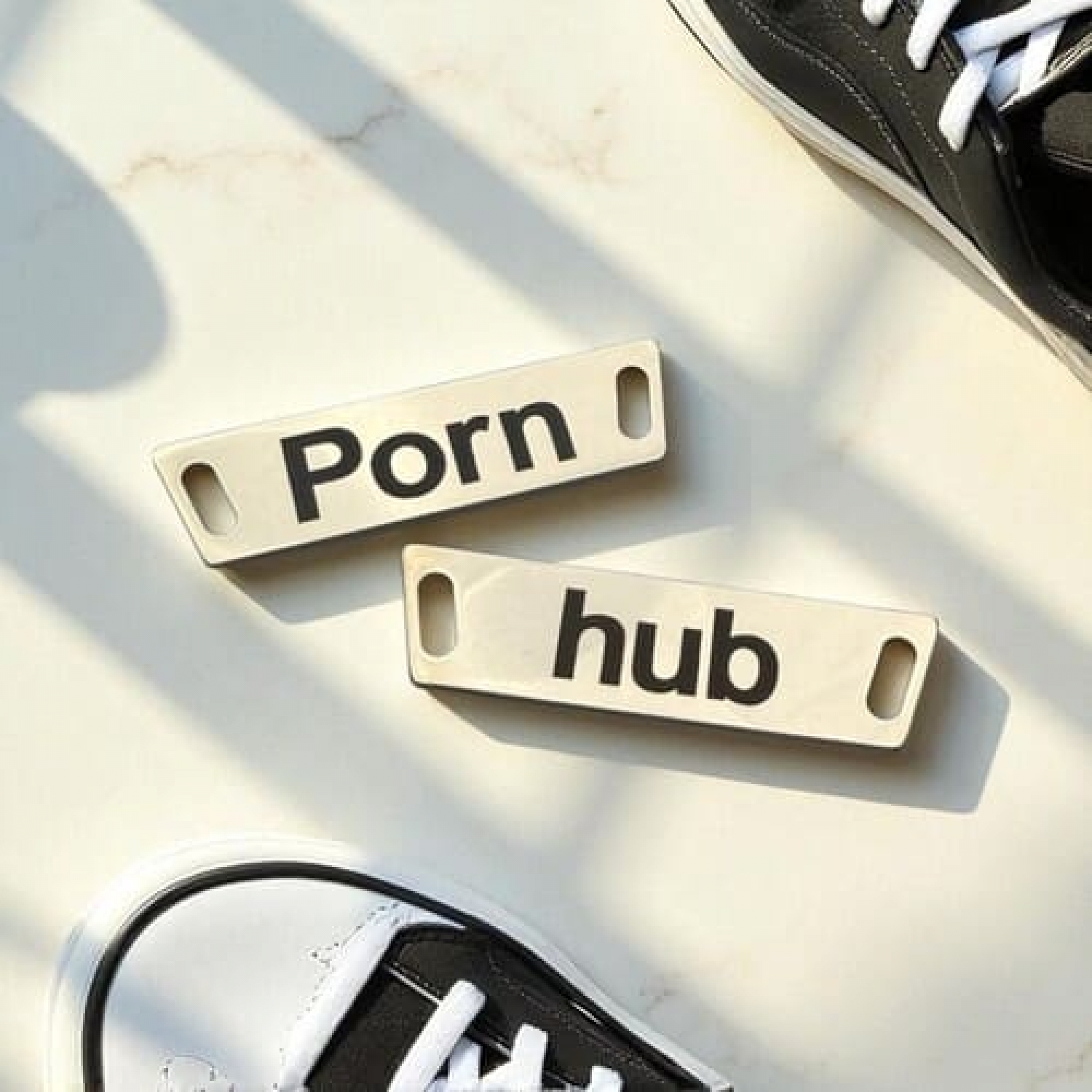 Значок для взуття vShnurok Porn Hub