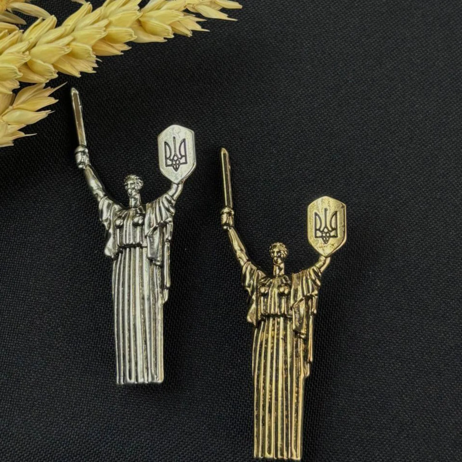 Брошь "Батькивщина-Мать" (позолота)