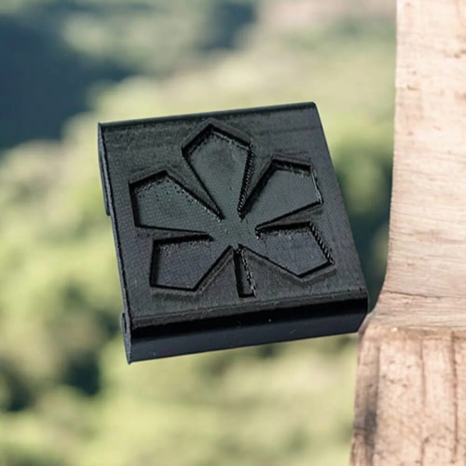 MOLLE Clip Каштан чорний