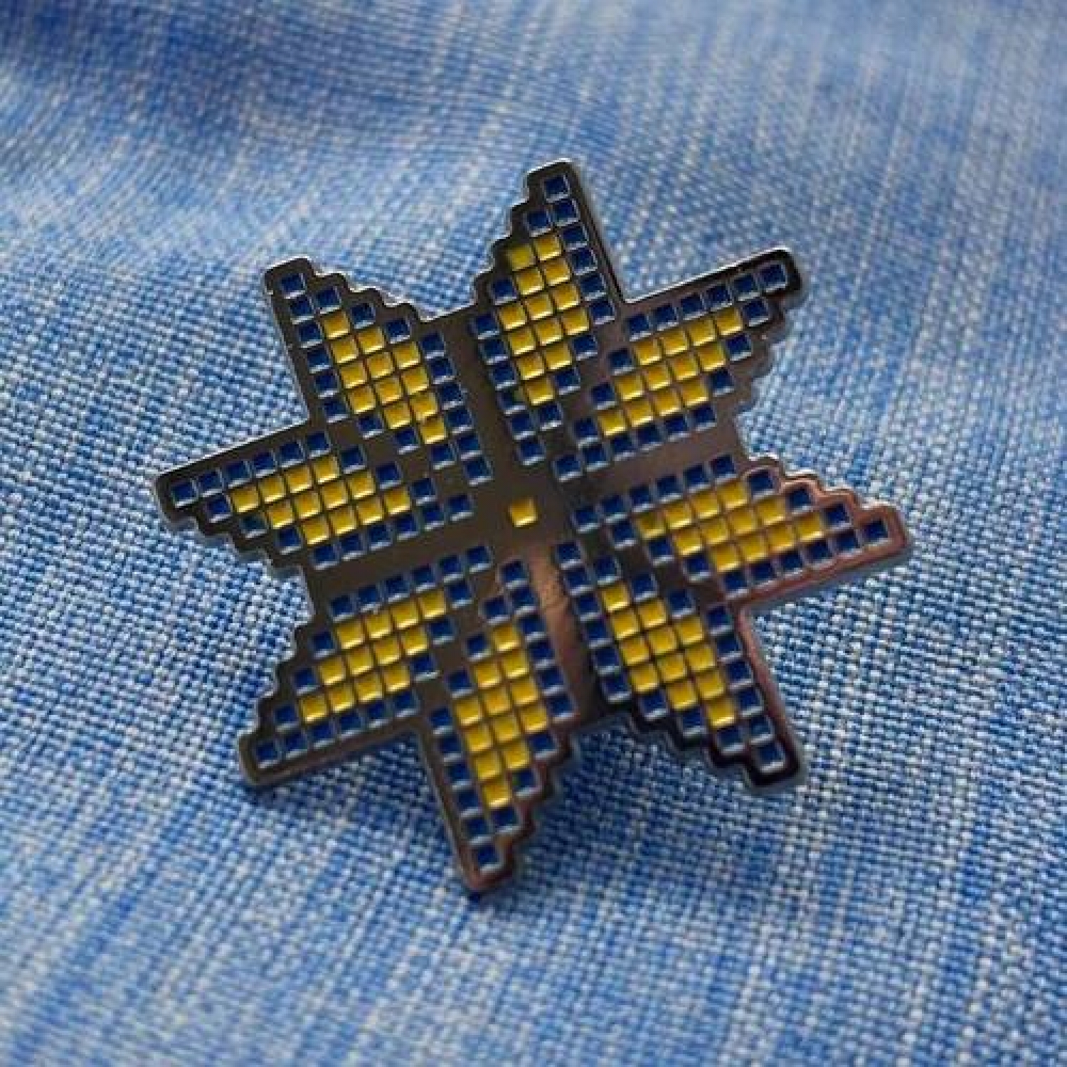 Значок Вышиванка-звезда в этно-стиле желтая