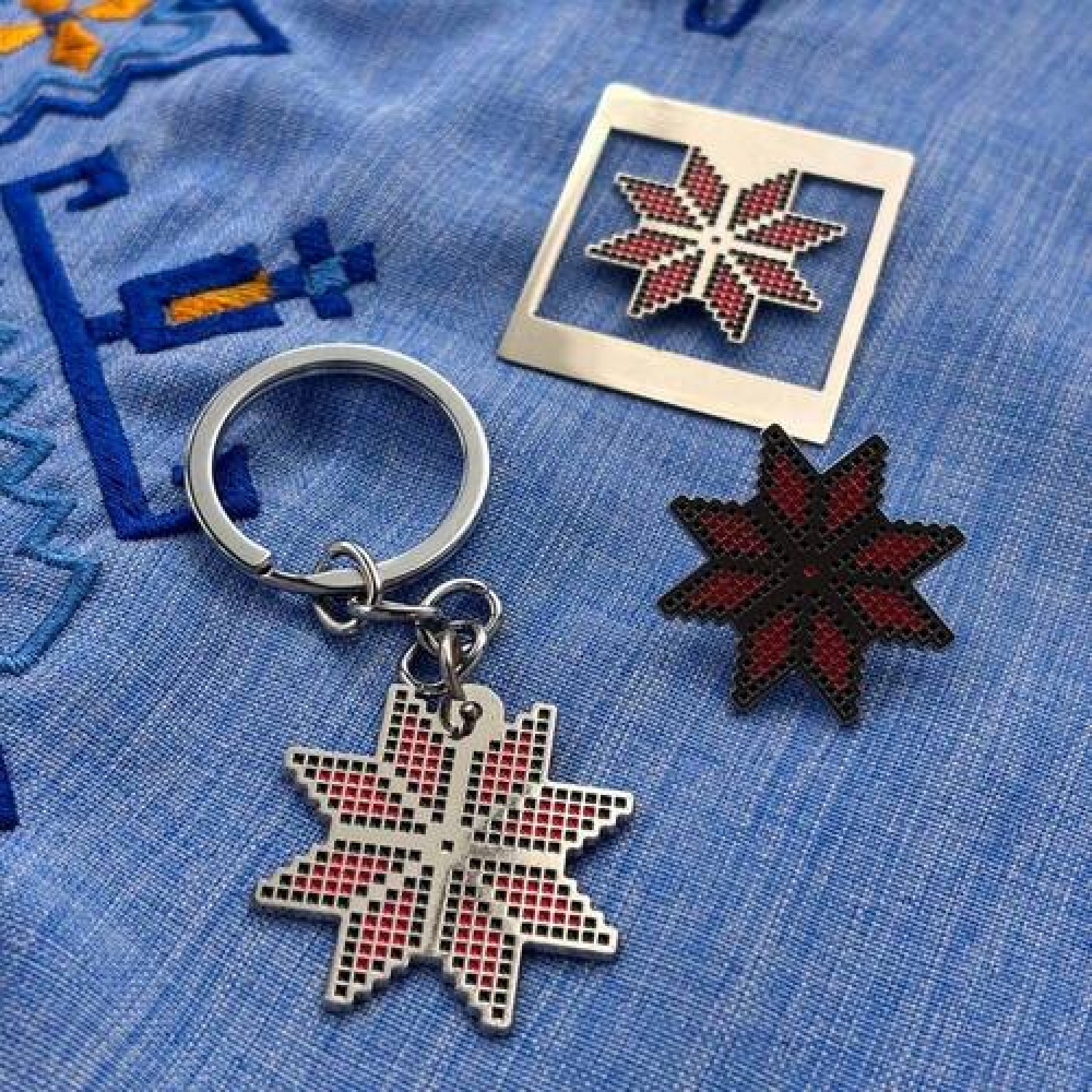 Набор значок + брелок + закладка для ежедневника Вышиванка-Звезда в этно-стиле красный