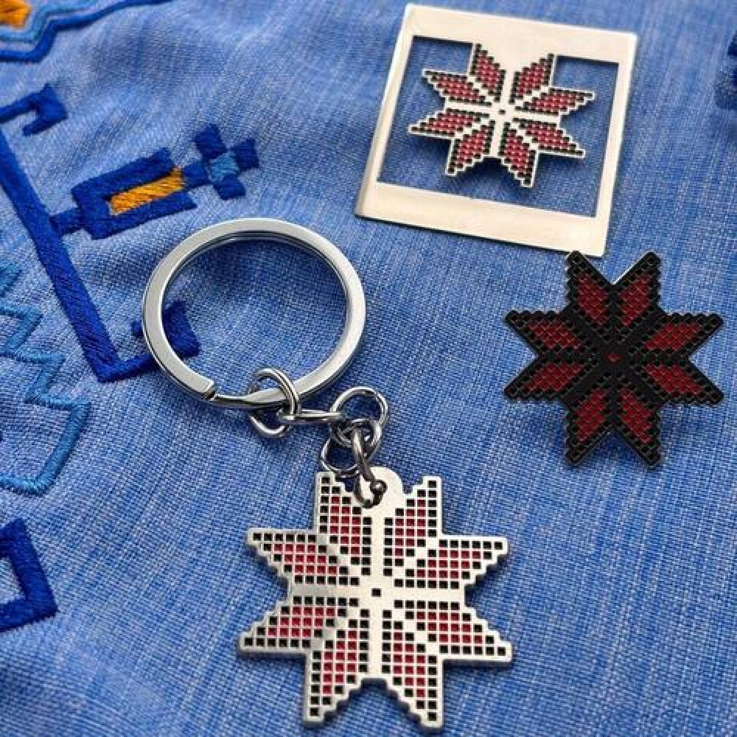 Набор значок + брелок + закладка для ежедневника Вышиванка-Звезда в этно-стиле красный