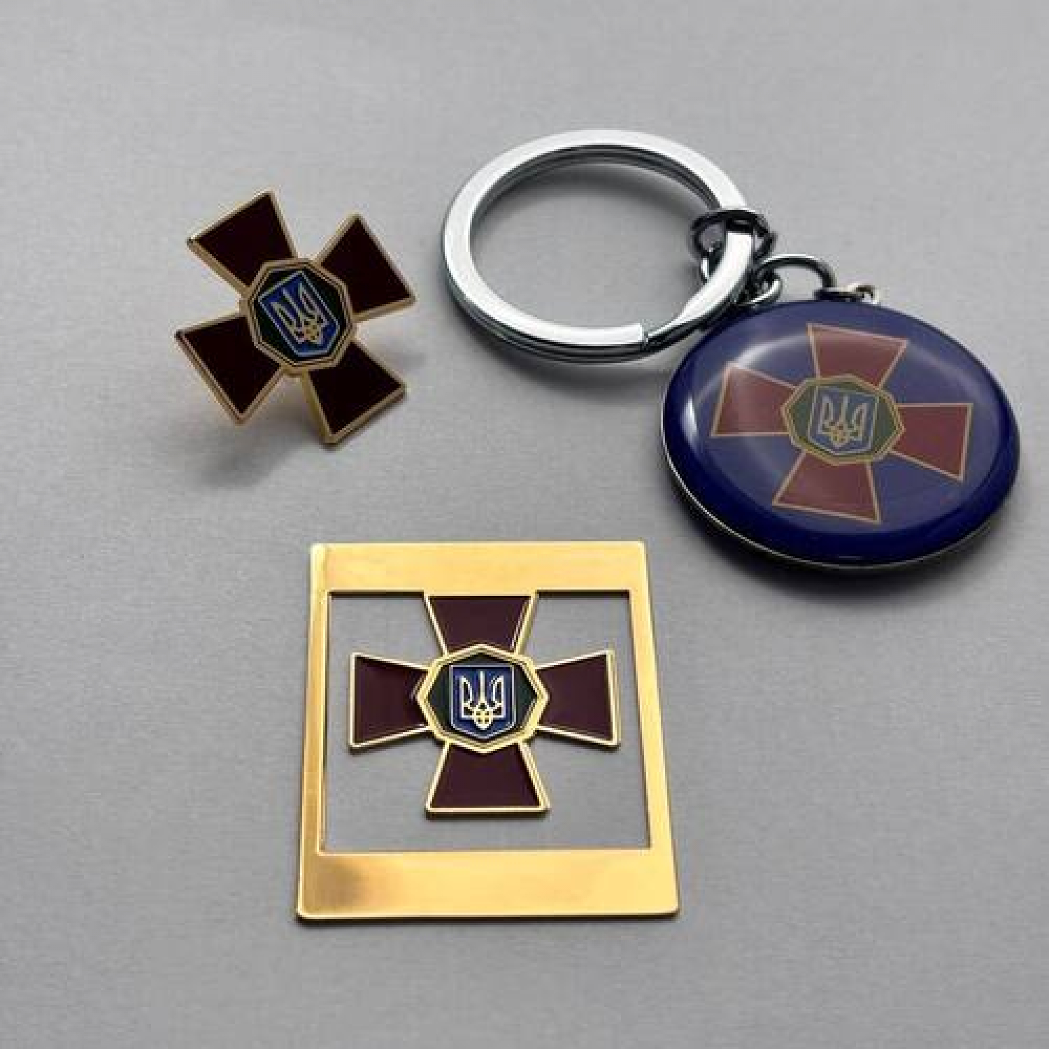 Набор значок + брелок + закладка НГУ